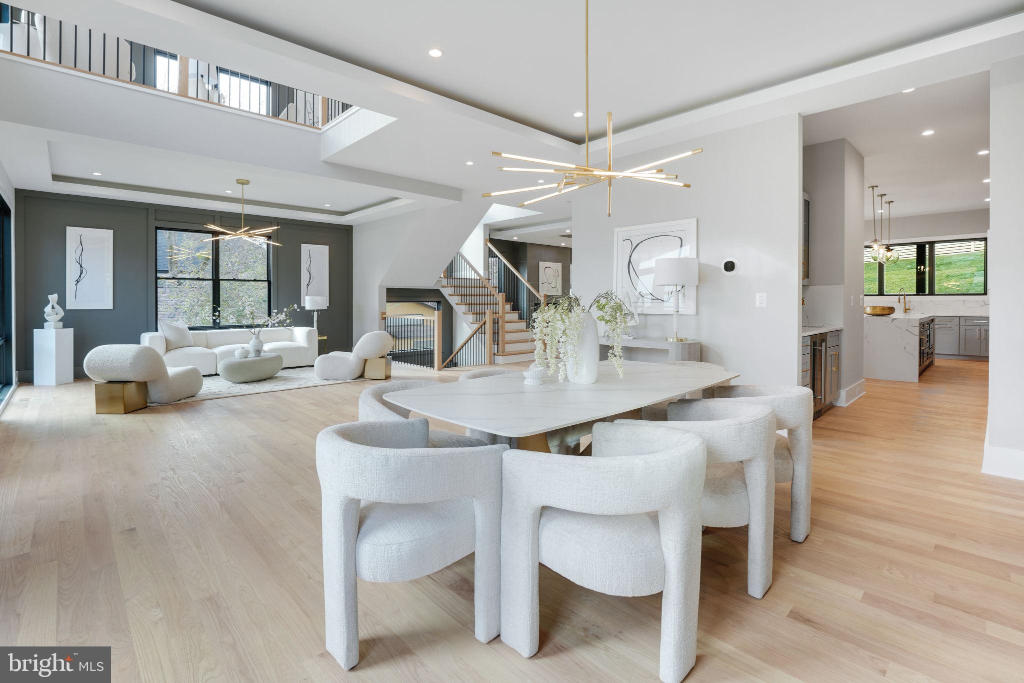 MCLEAN MANOR - Residential