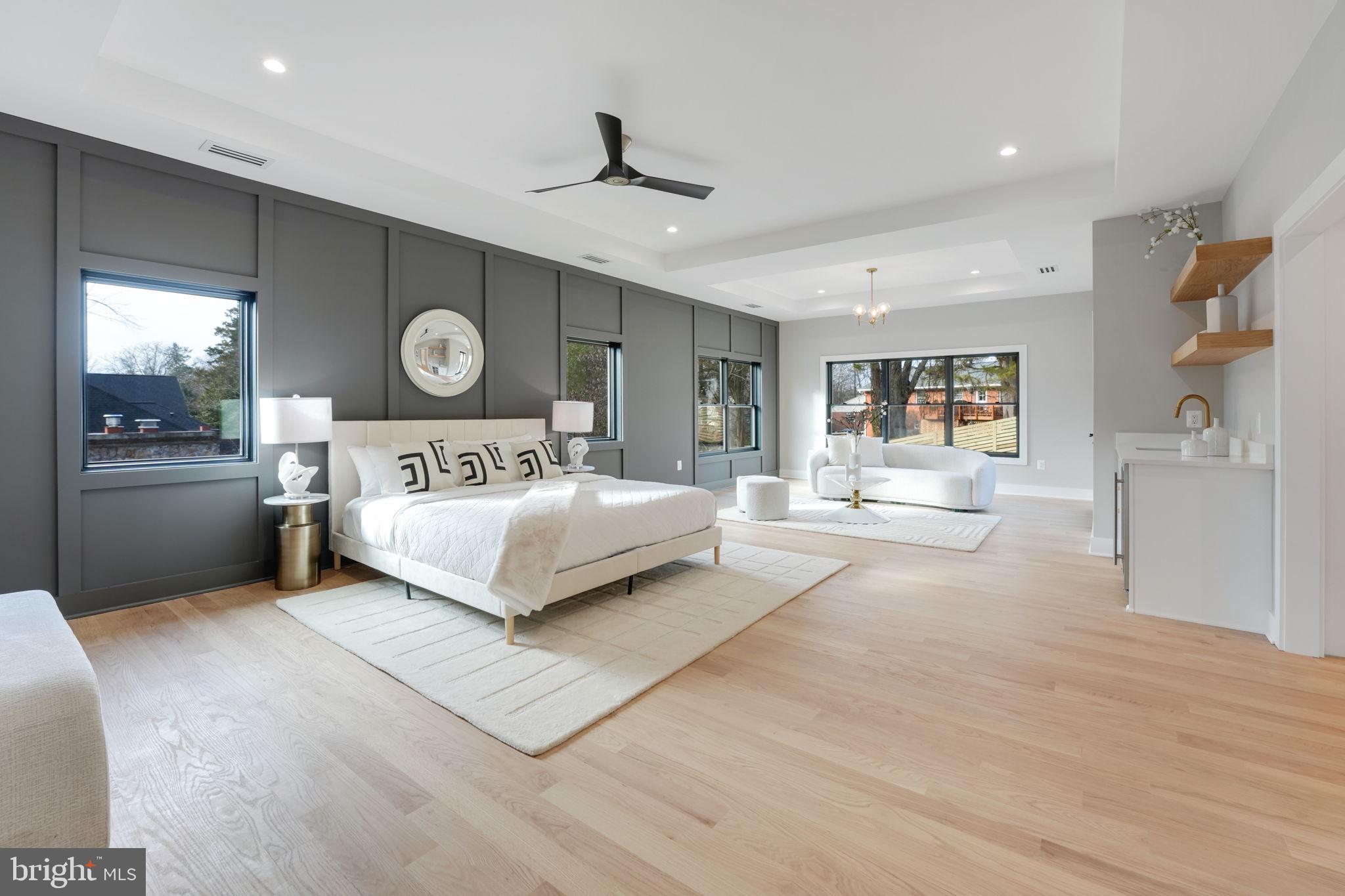 MCLEAN MANOR - Residential