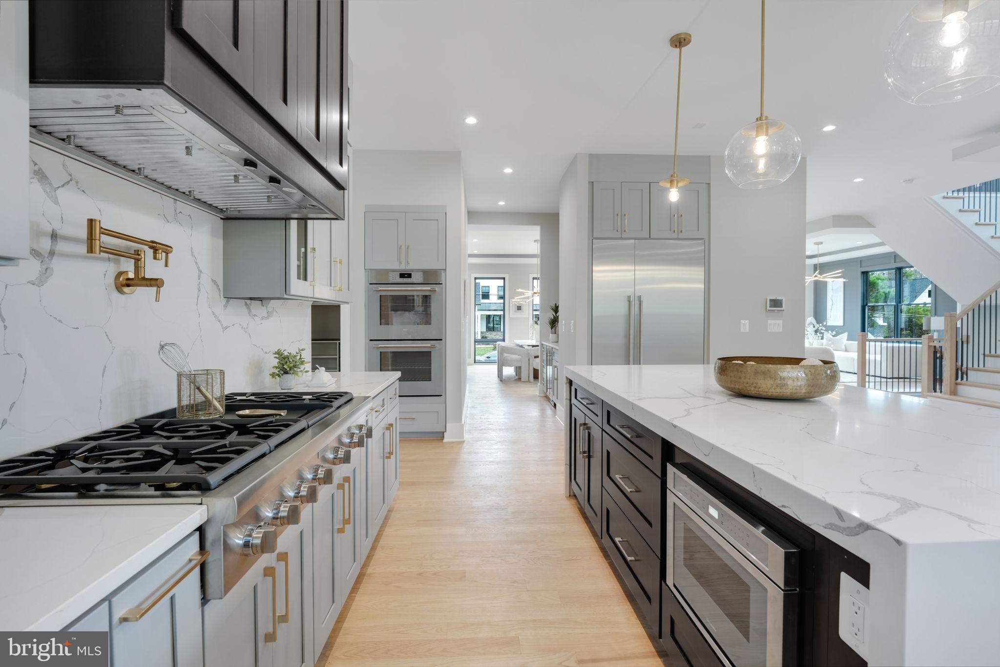 MCLEAN MANOR - Residential