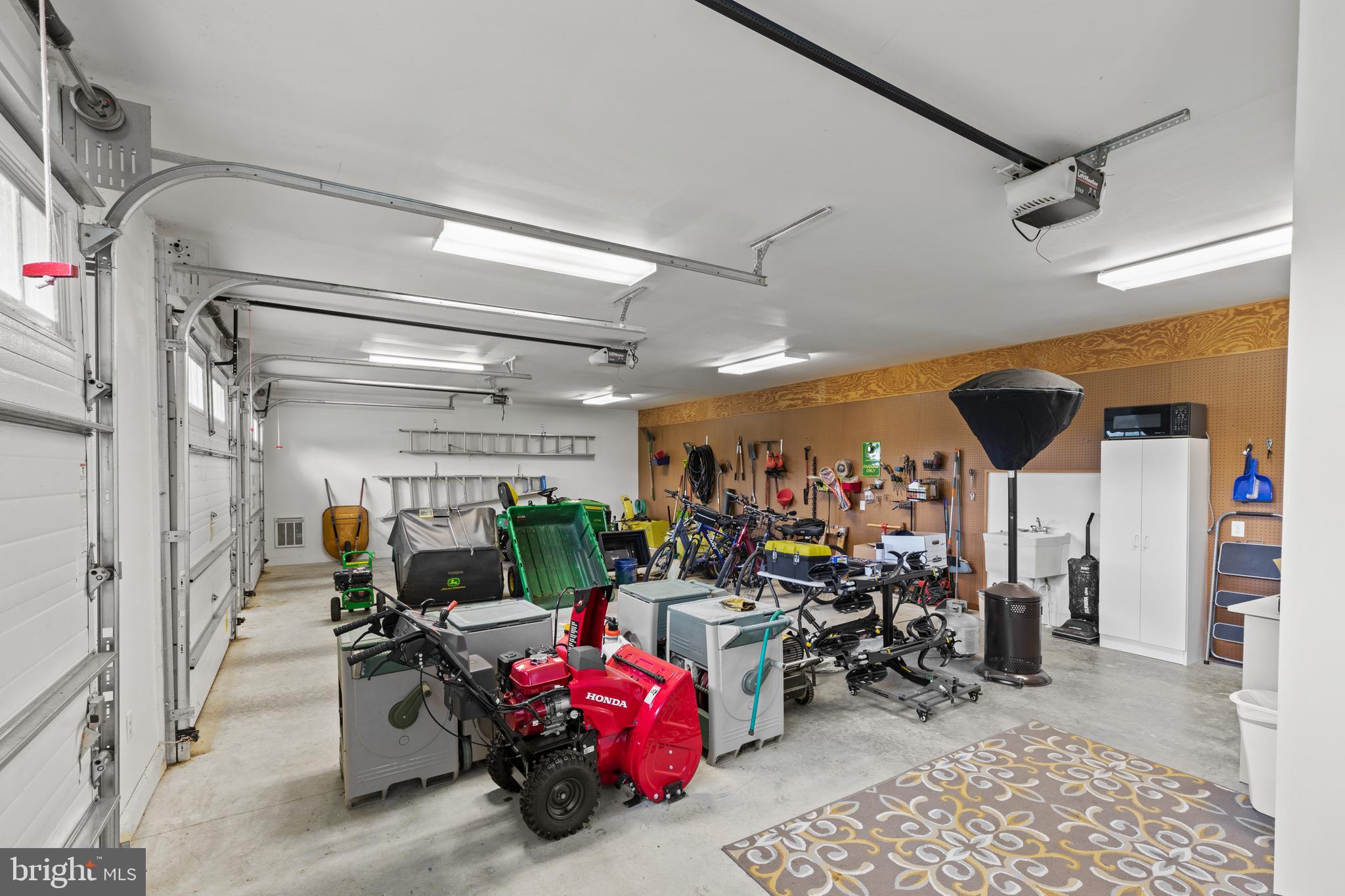 LAUXMONT FARMS - Residential