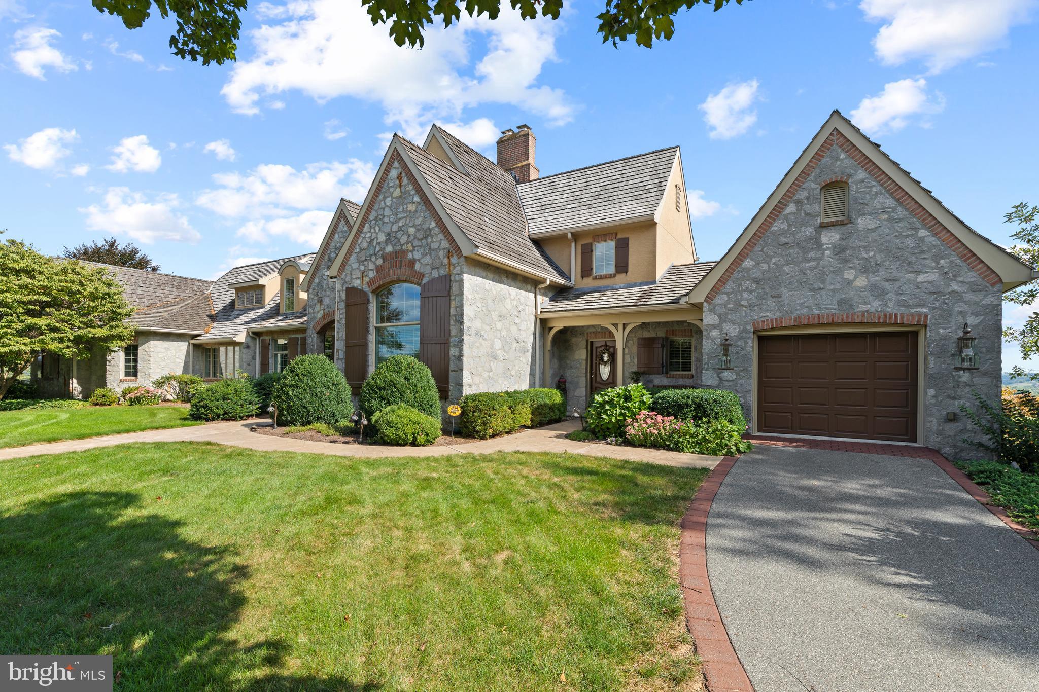 LAUXMONT FARMS - Residential