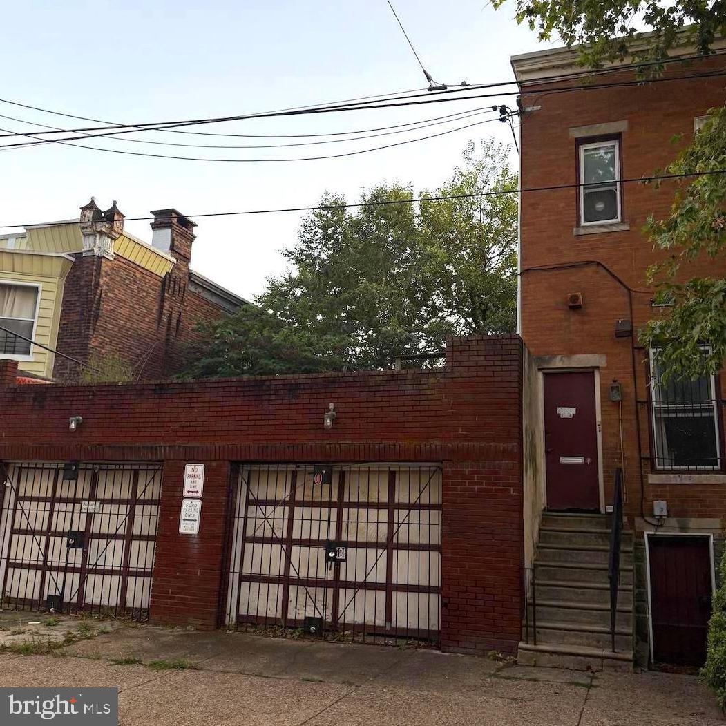 SQUIRREL HILL - Residential