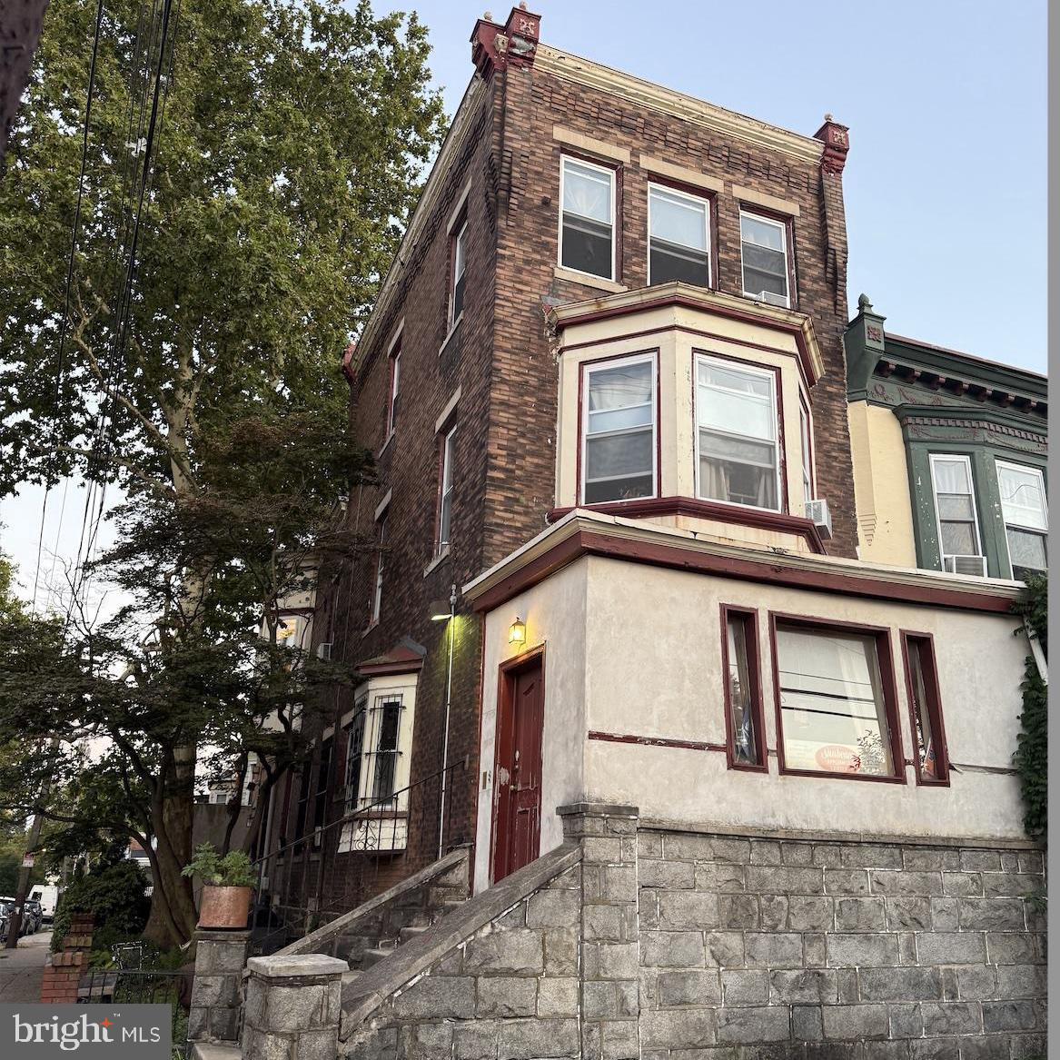 SQUIRREL HILL - Residential