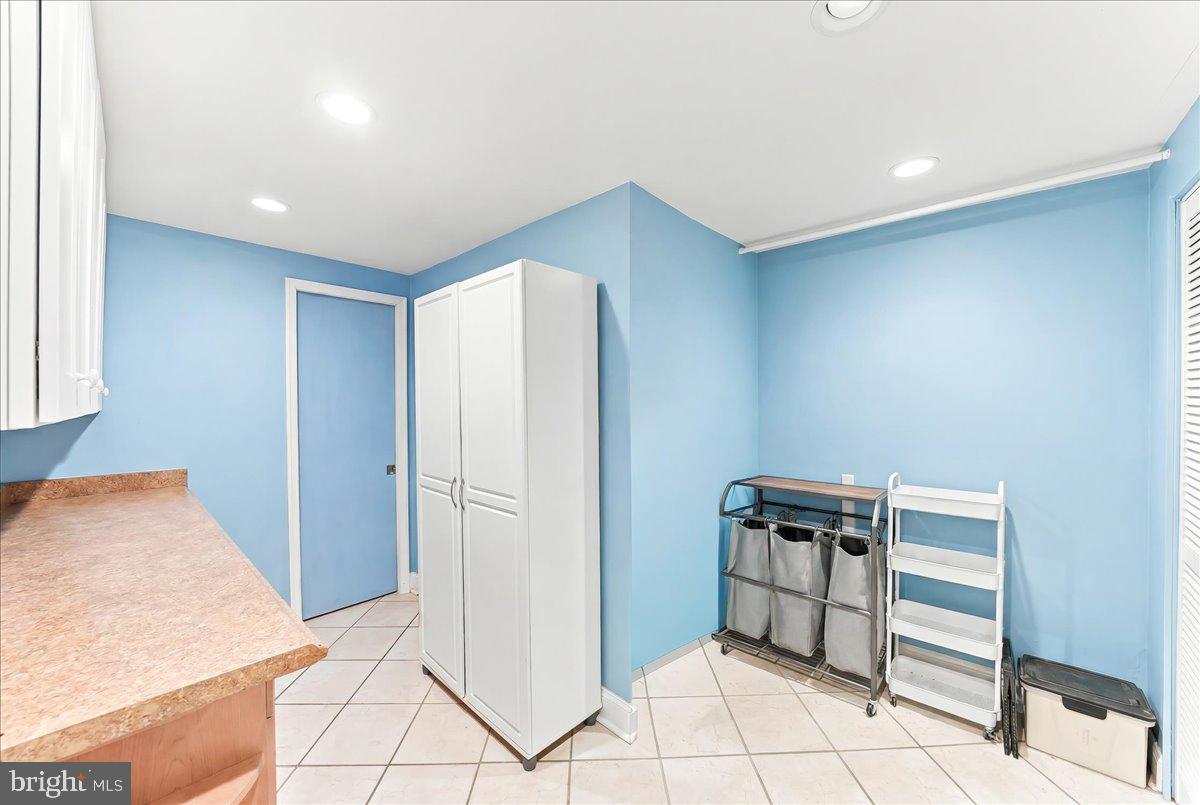 ARONIMINK ESTATES - Residential