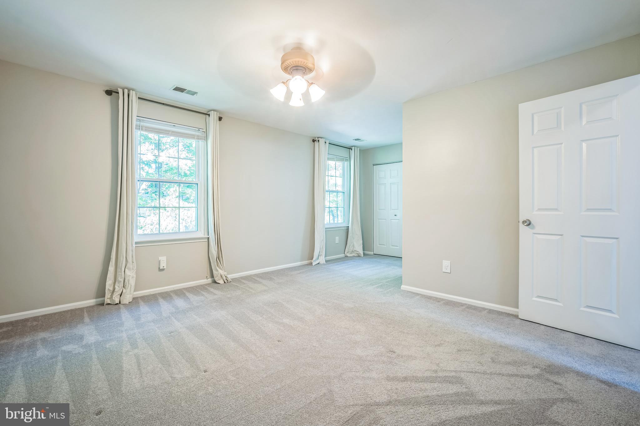 LONDON TOWN WEST - Residential Lease
