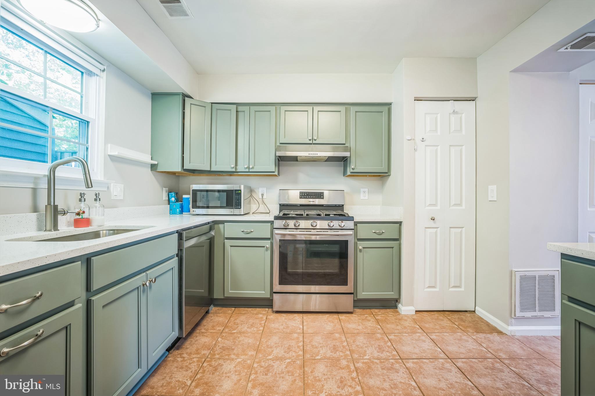 LONDON TOWN WEST - Residential Lease