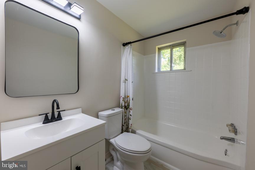 FAIRFIELD CREST - Residential