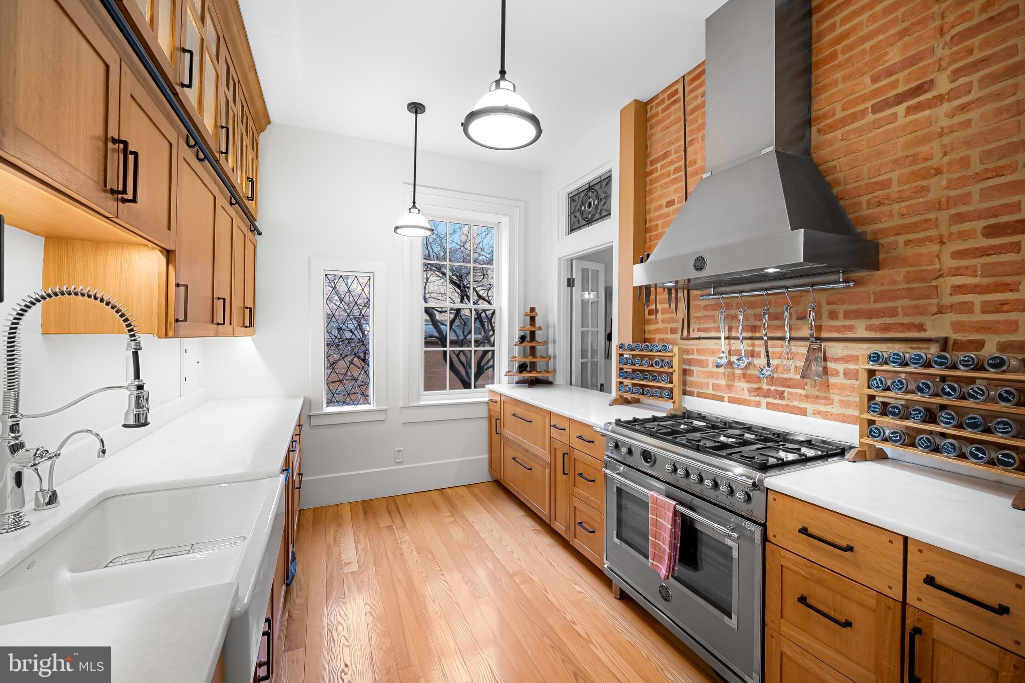 MOUNT VERNON PLACE HISTORIC DISTRICT - Commercial Sale