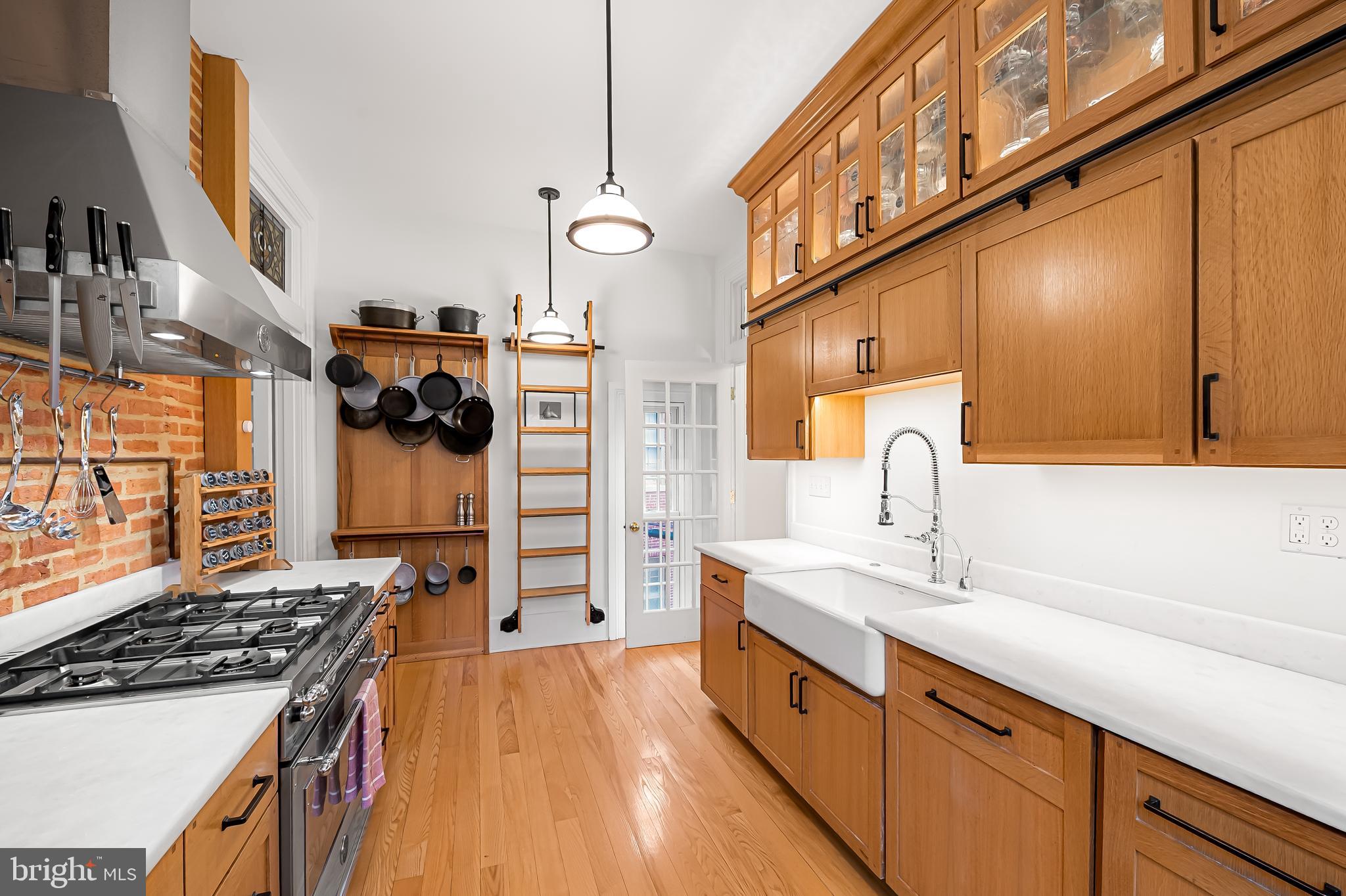 MOUNT VERNON PLACE HISTORIC DISTRICT - Commercial Sale
