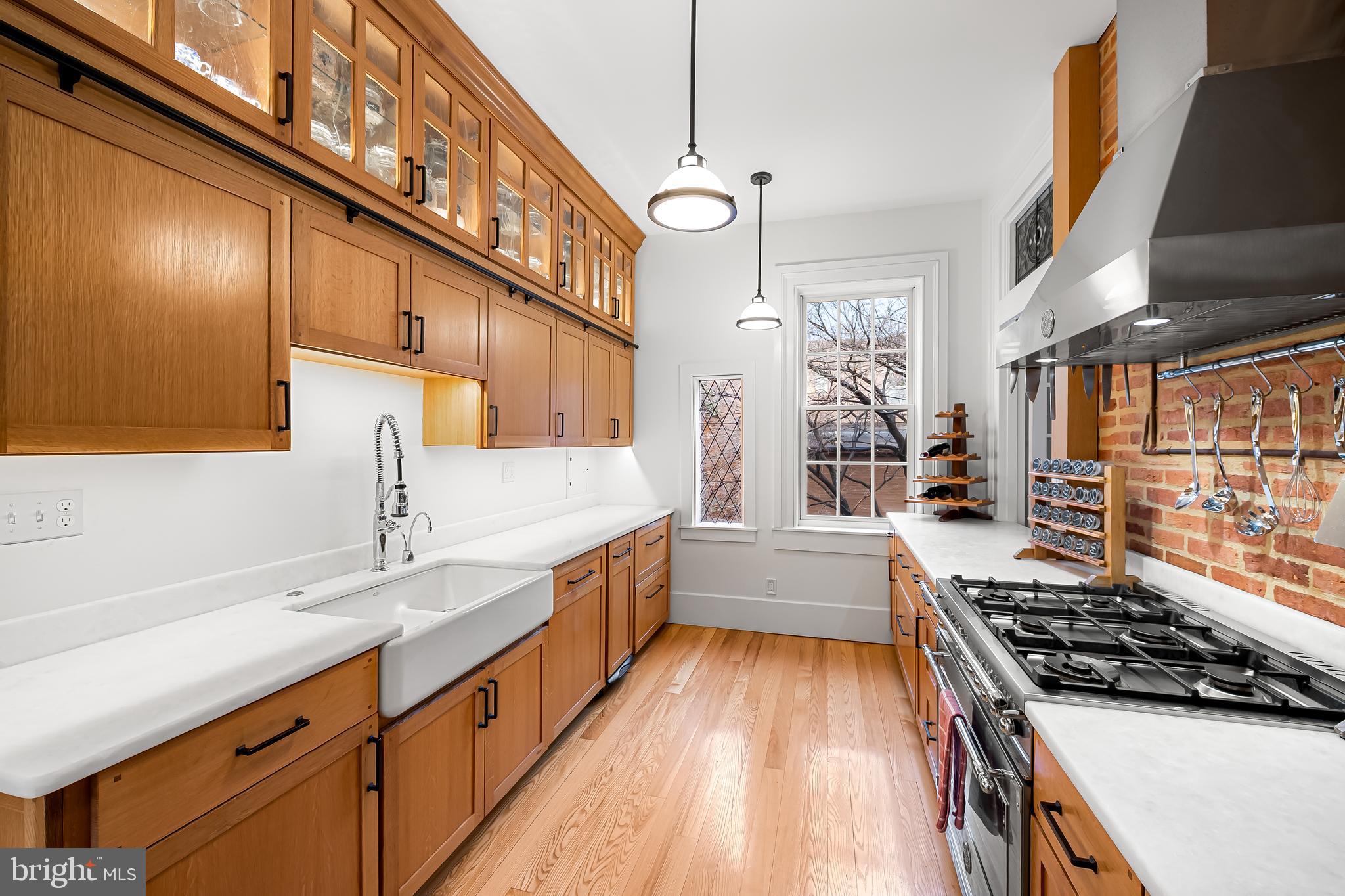 MOUNT VERNON PLACE HISTORIC DISTRICT - Commercial Sale