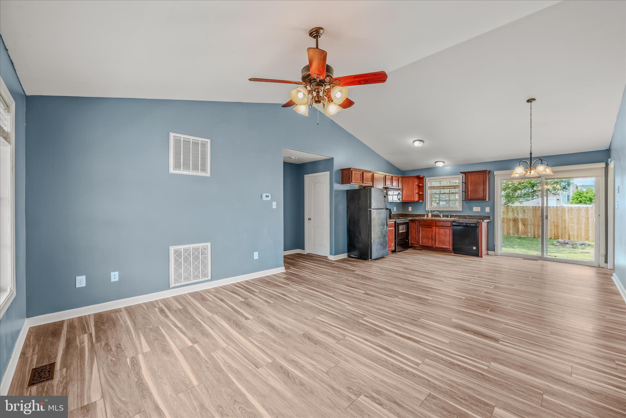 CRESTFIELD - Residential