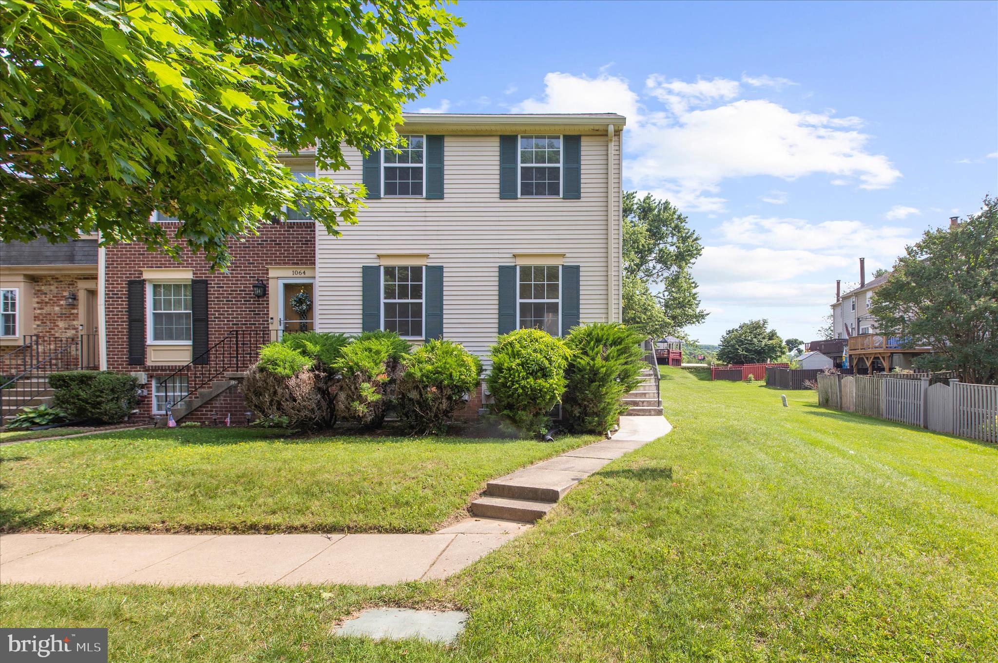 ELIZABETHS LANDING - Residential