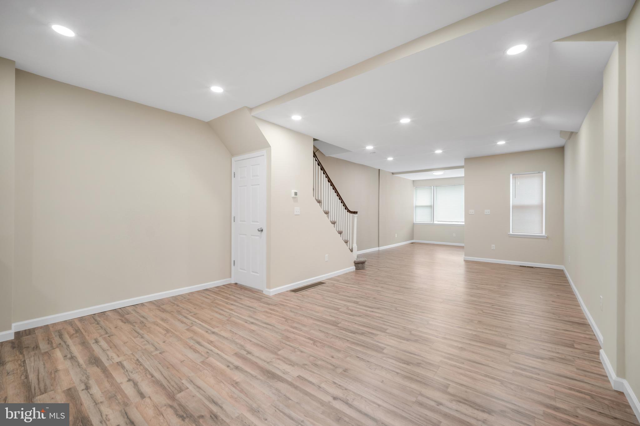 EAST OAK LANE - Residential