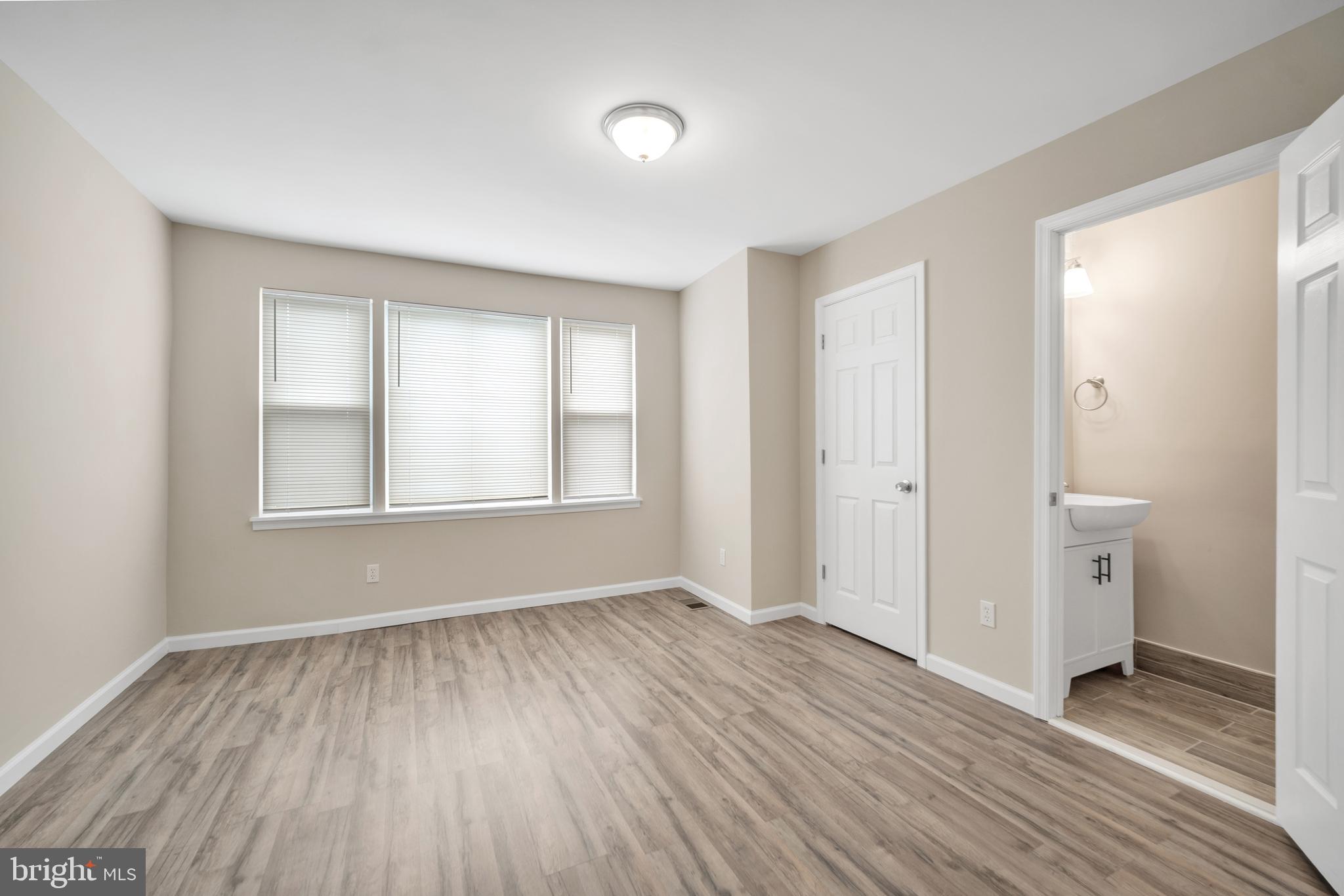 EAST OAK LANE - Residential