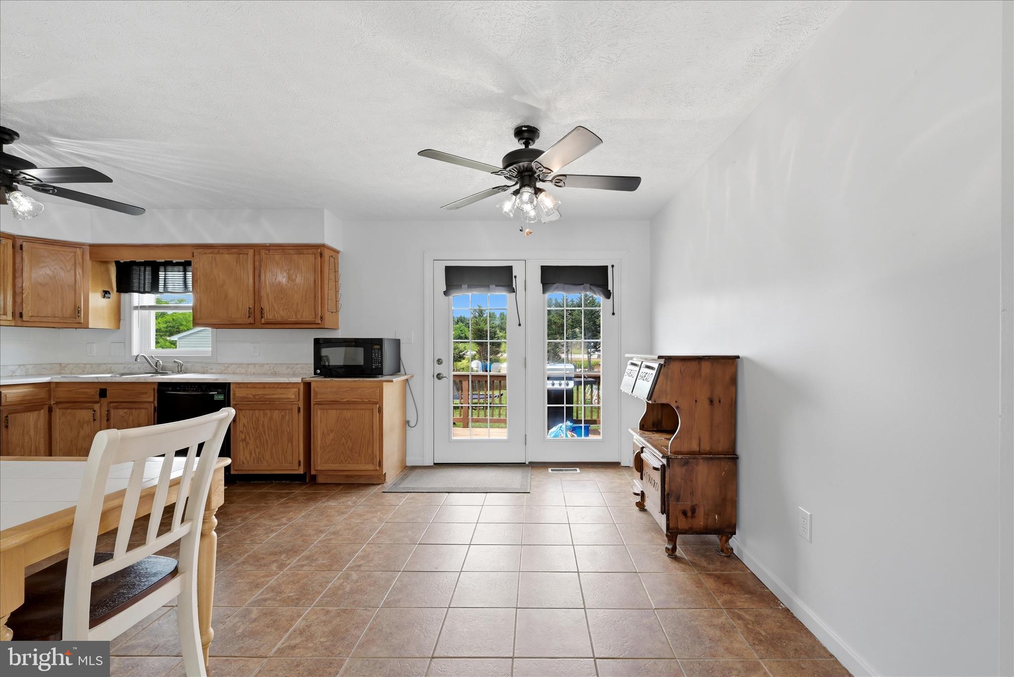 THE MEADOWS AT STRASBURG - Residential
