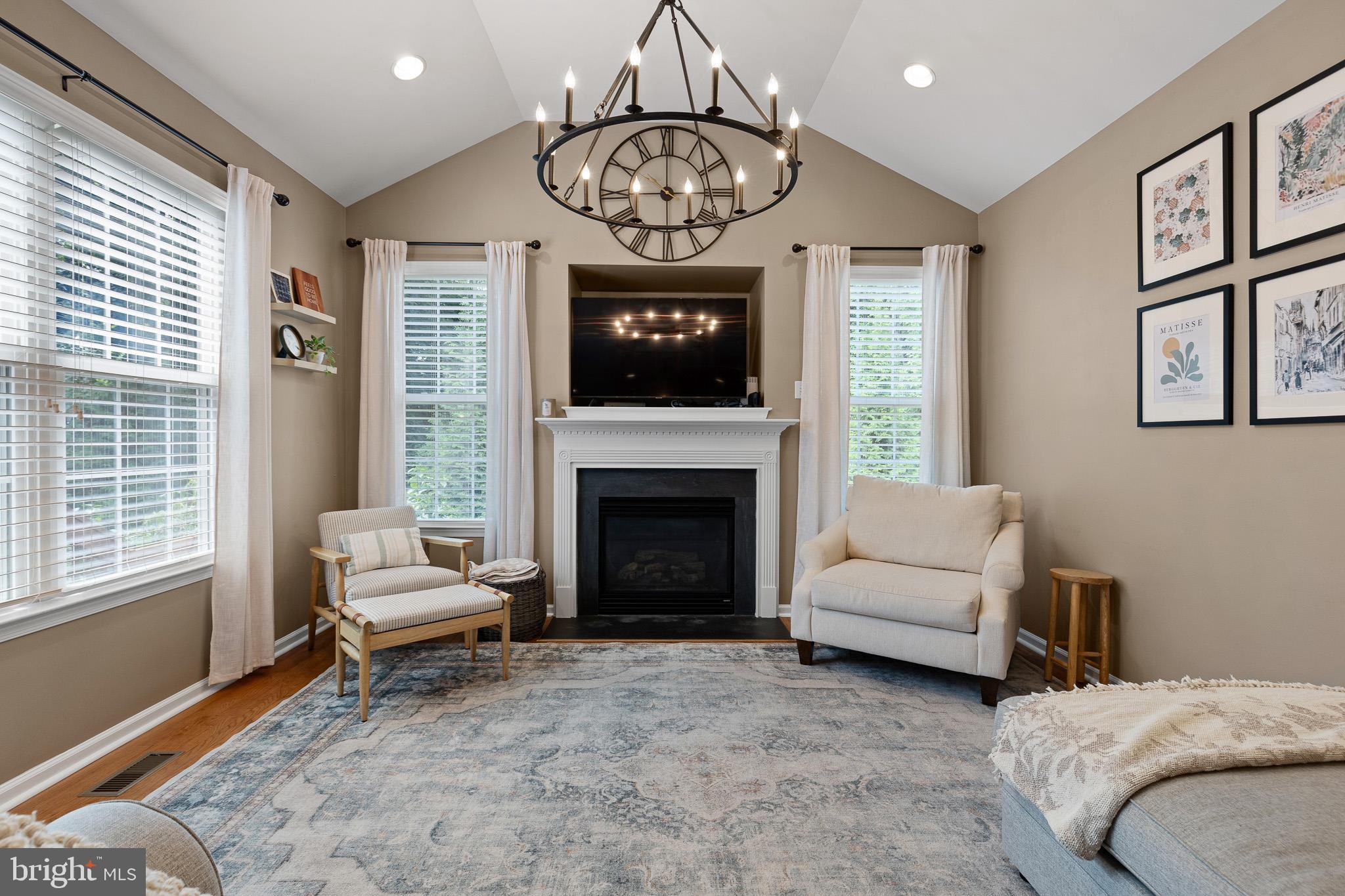 SCHOOLHOUSE LANE - Residential