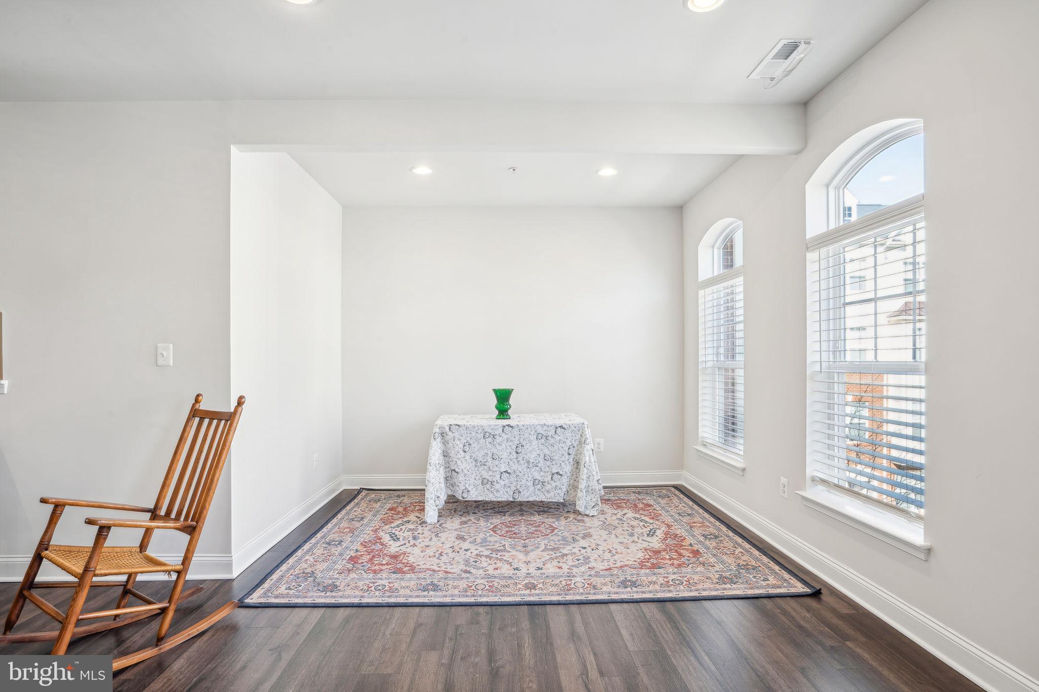 OXFORD SQUARE - Residential