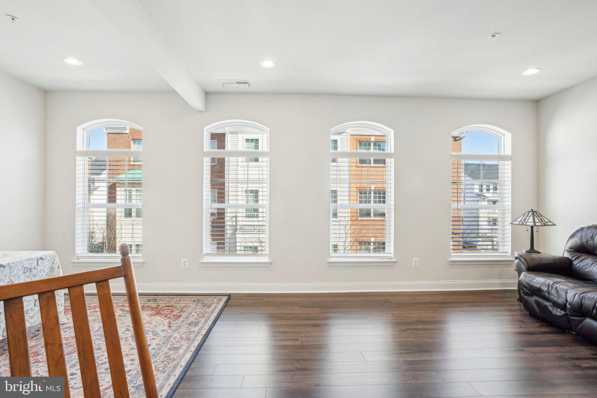 OXFORD SQUARE - Residential