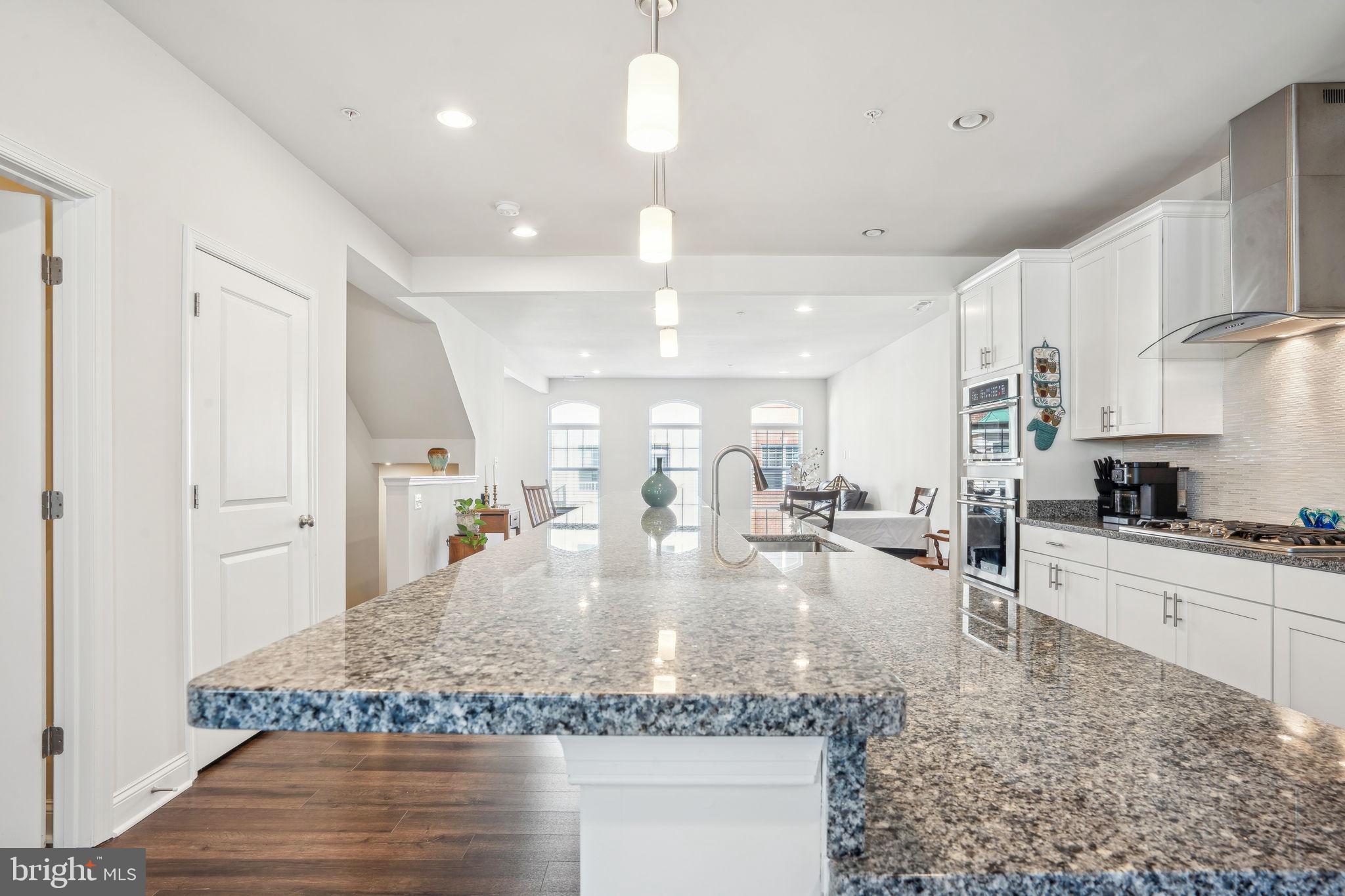OXFORD SQUARE - Residential