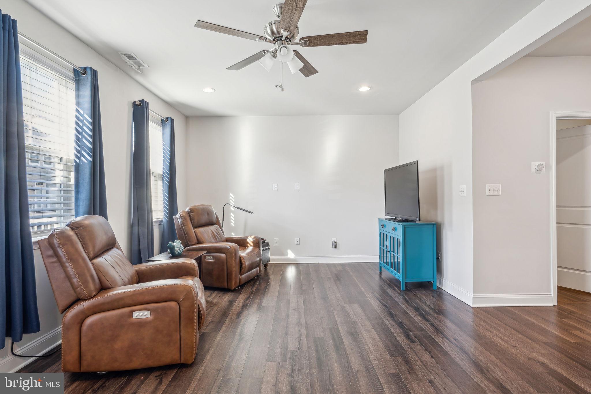 OXFORD SQUARE - Residential