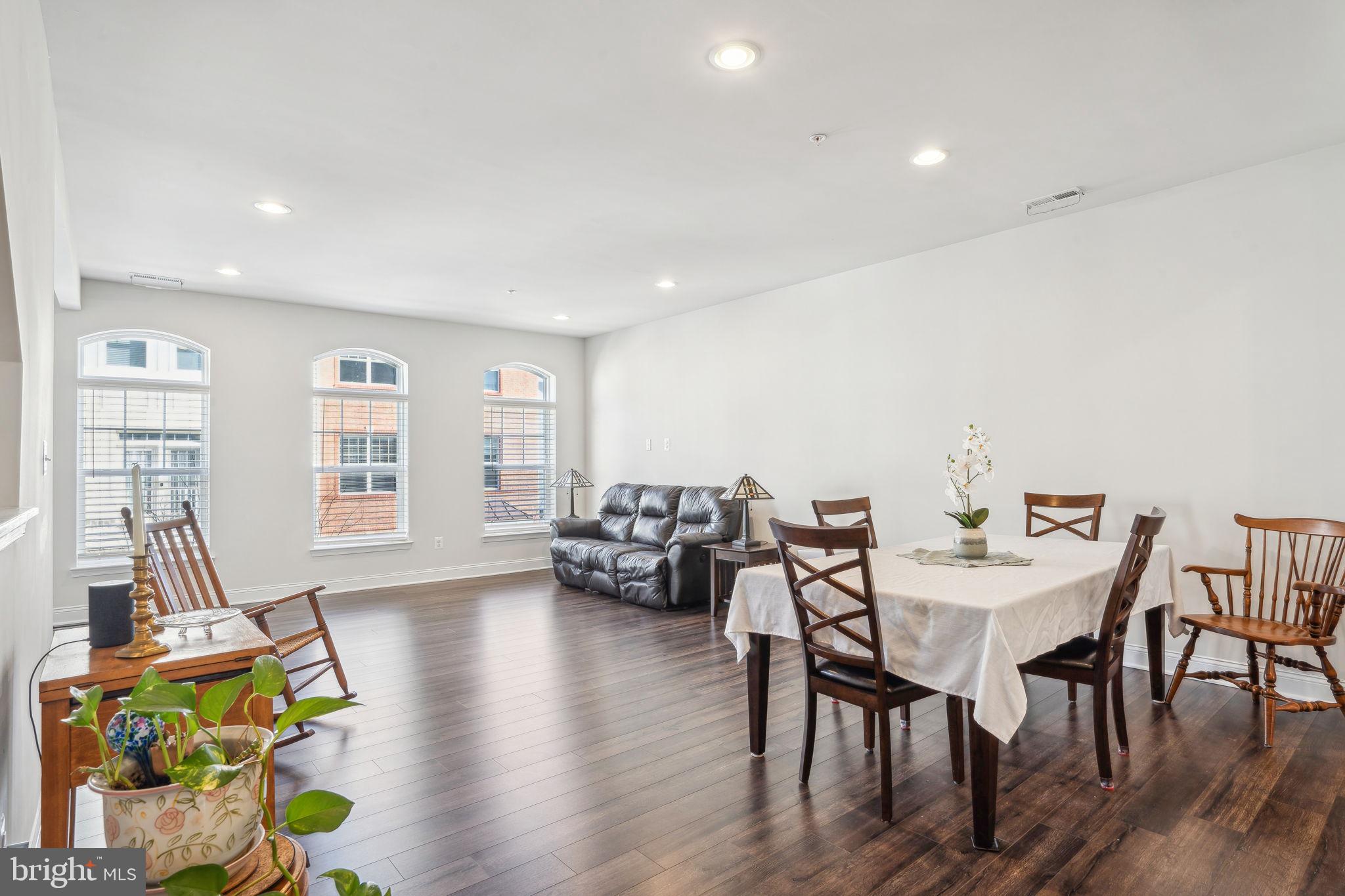 OXFORD SQUARE - Residential