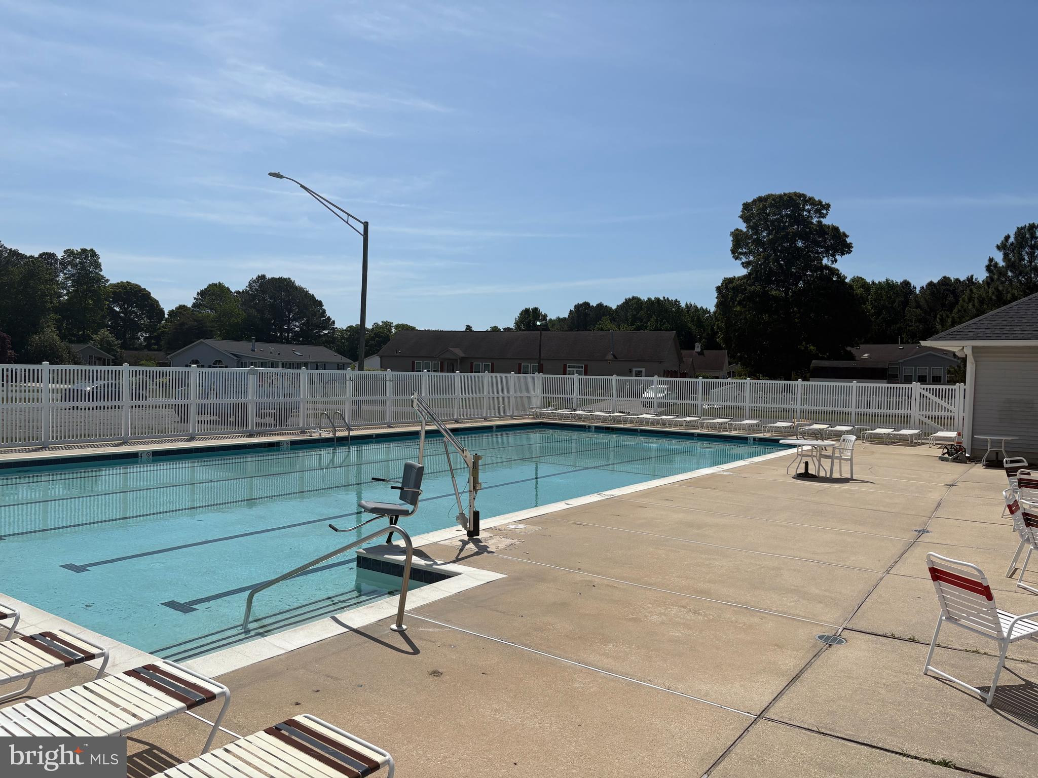 ANGOLA BEACH - Residential