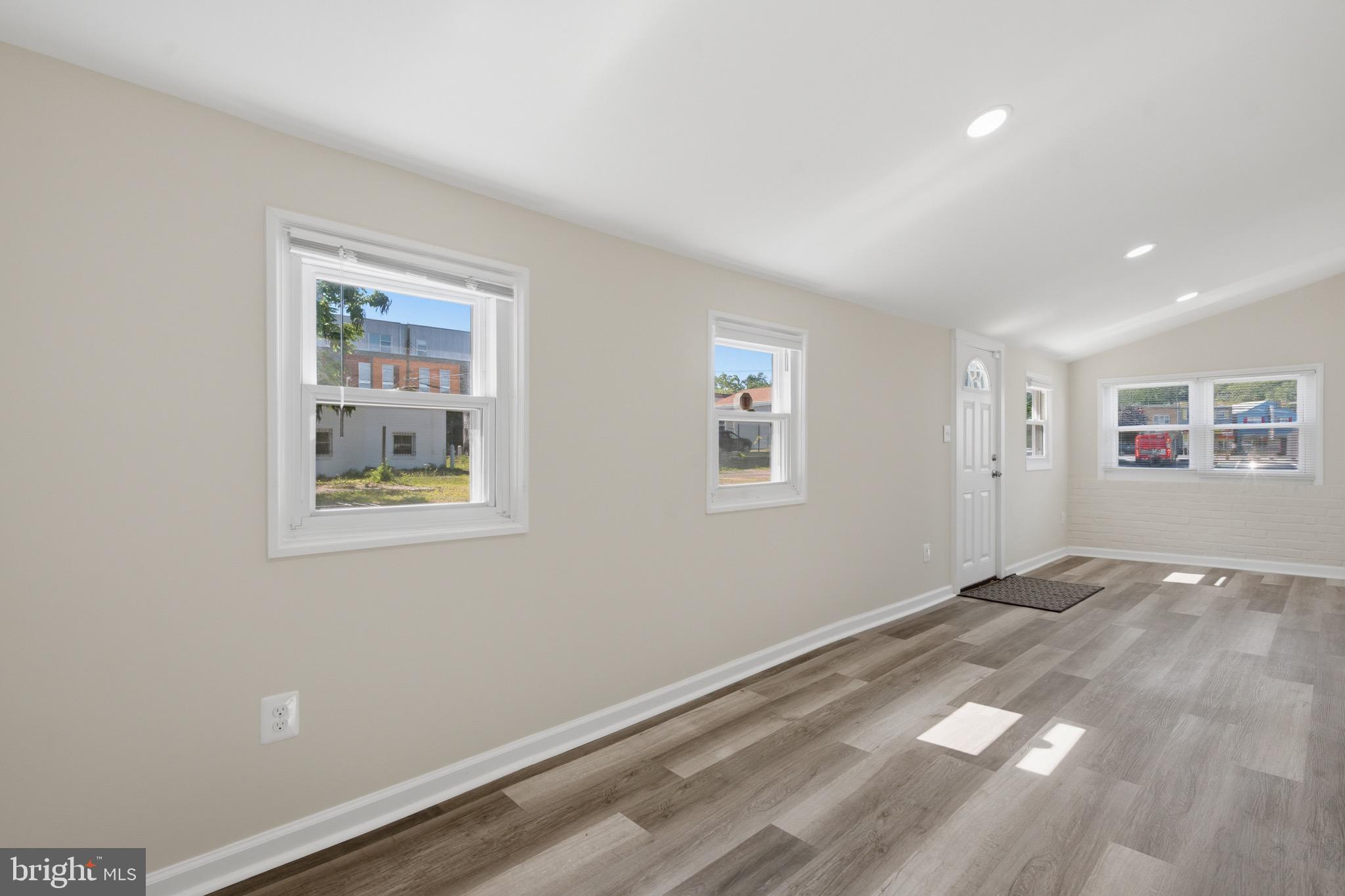 MOUNT RAINIER - Residential
