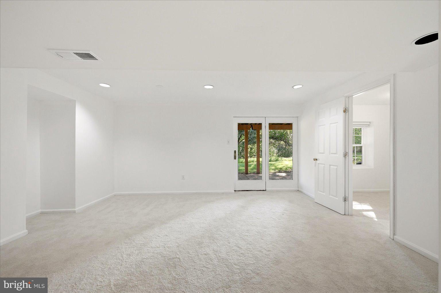 MILLS FARM - Residential
