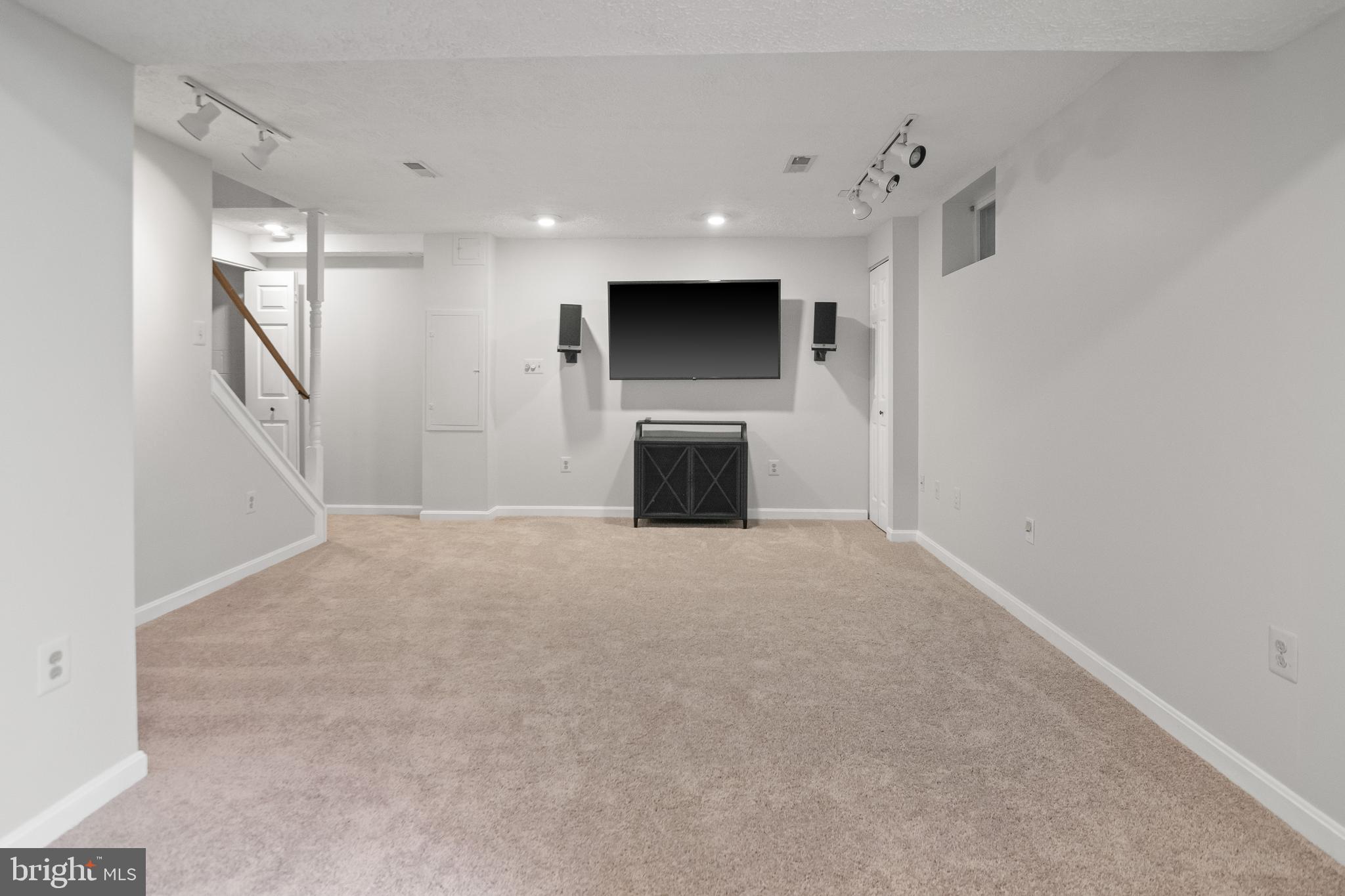 HUNTERS RUN - Residential