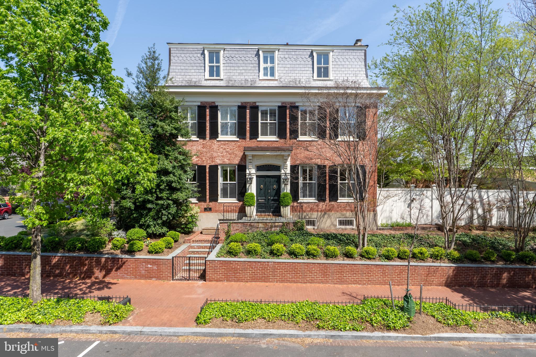 CAPITOL HILL - Residential
