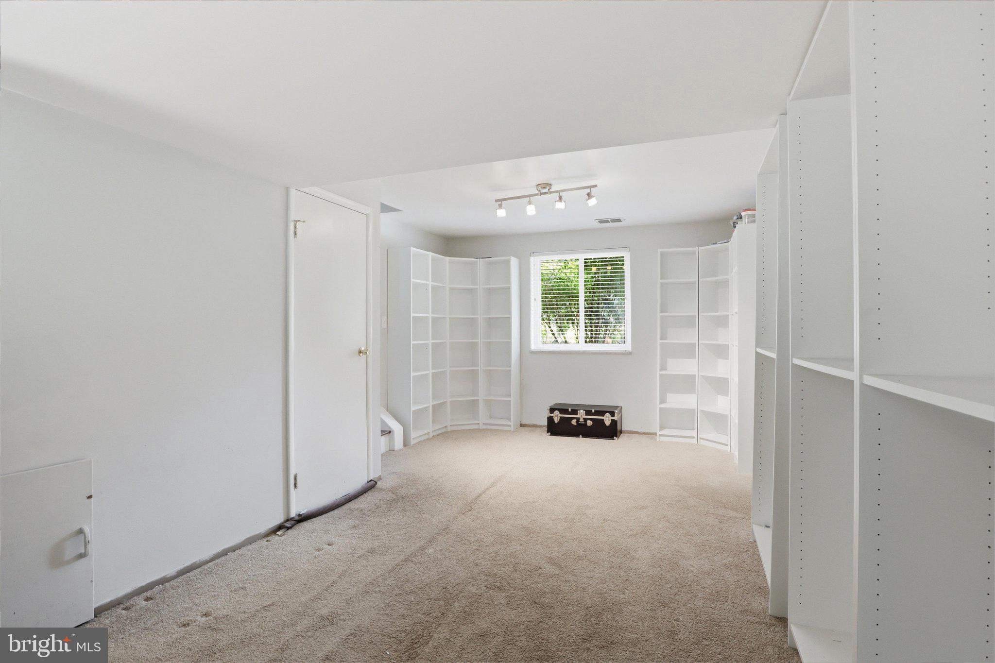 VILLAGE OF OAKLAND MILLS - Residential