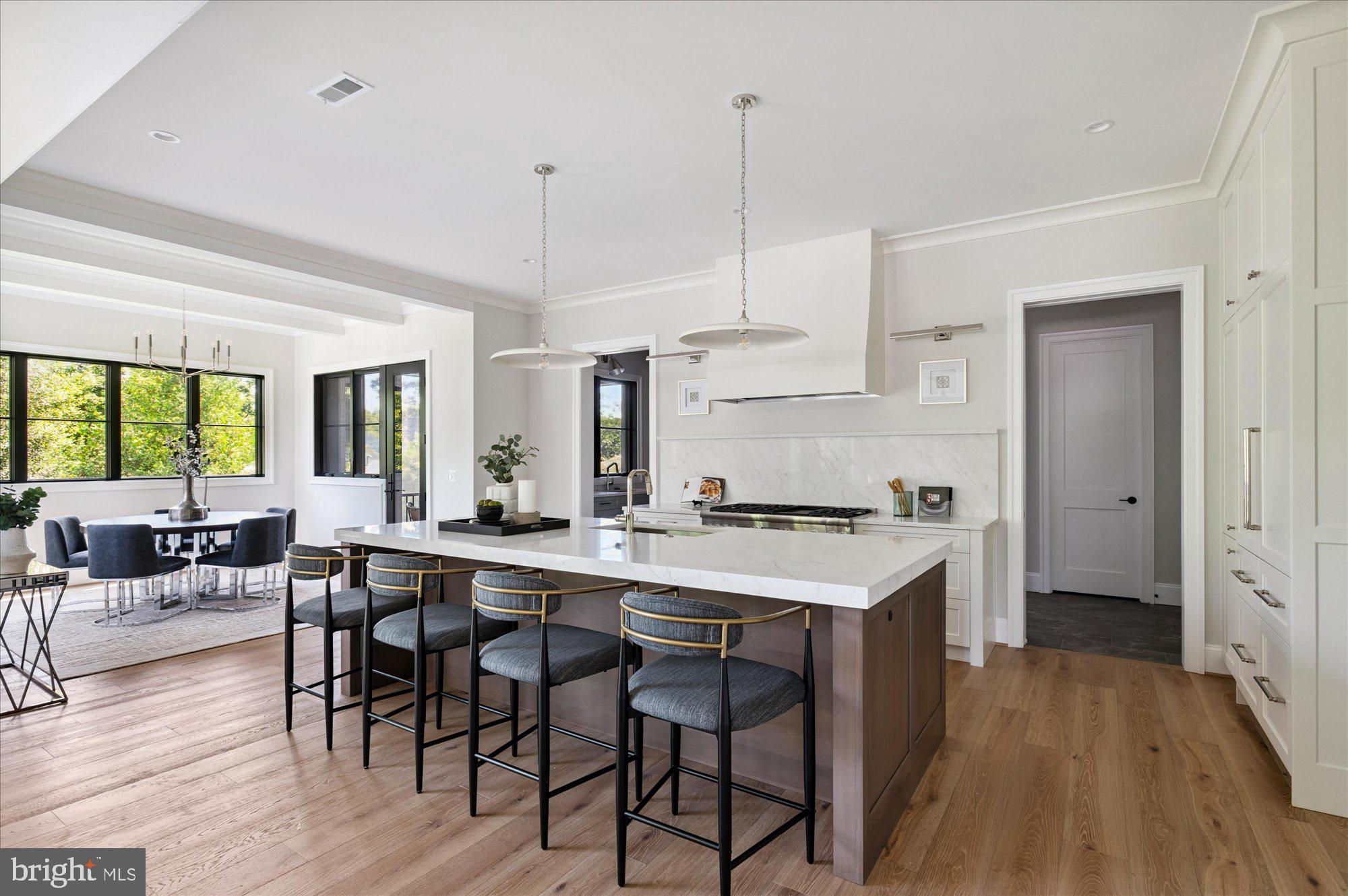 COUNTRY CLUB HILLS - Residential