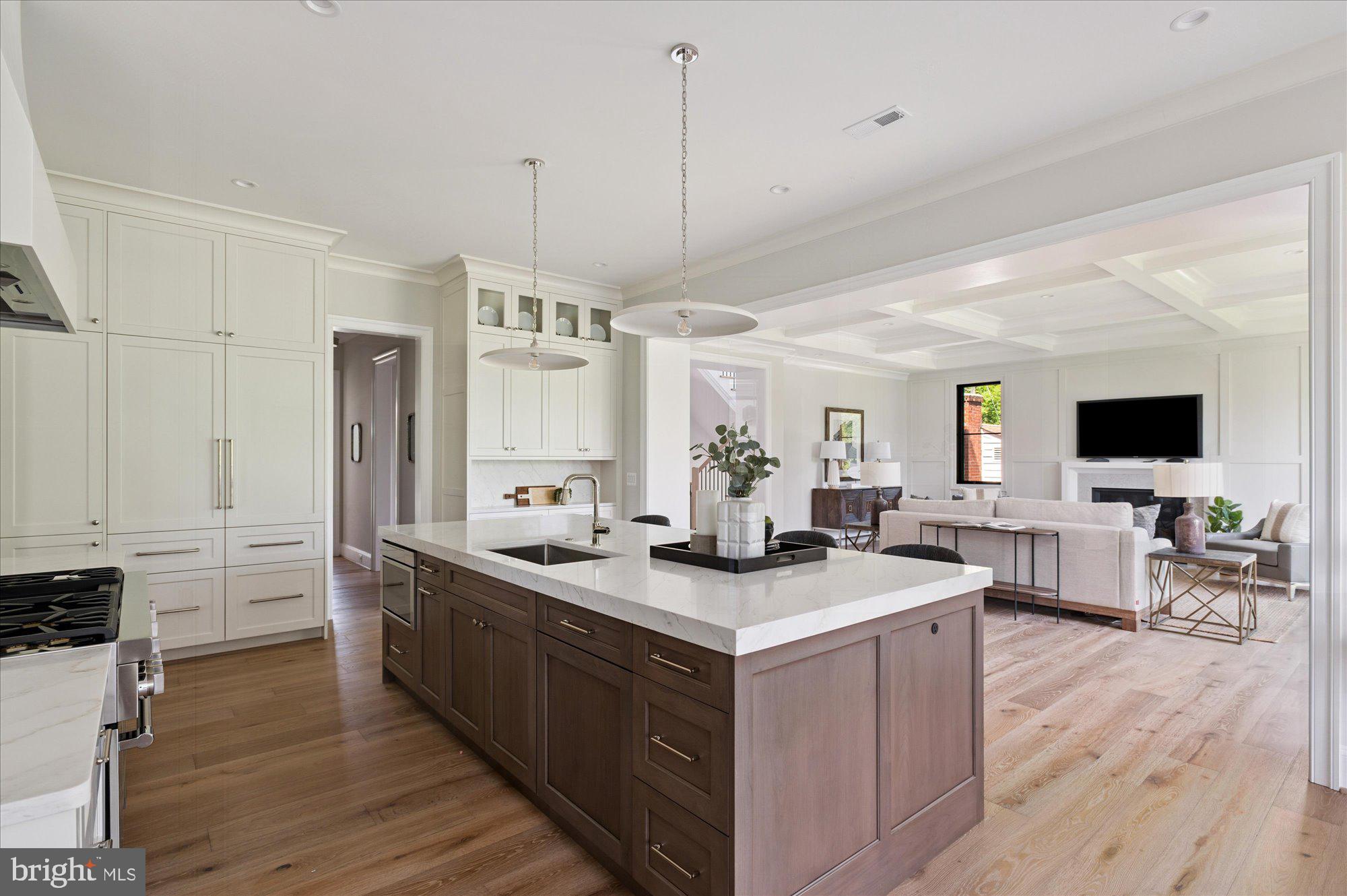 COUNTRY CLUB HILLS - Residential