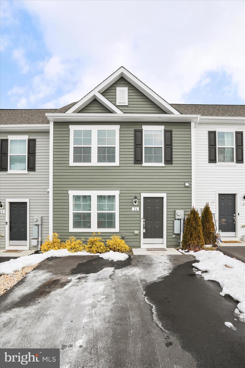 WHISPERING PINES - Residential