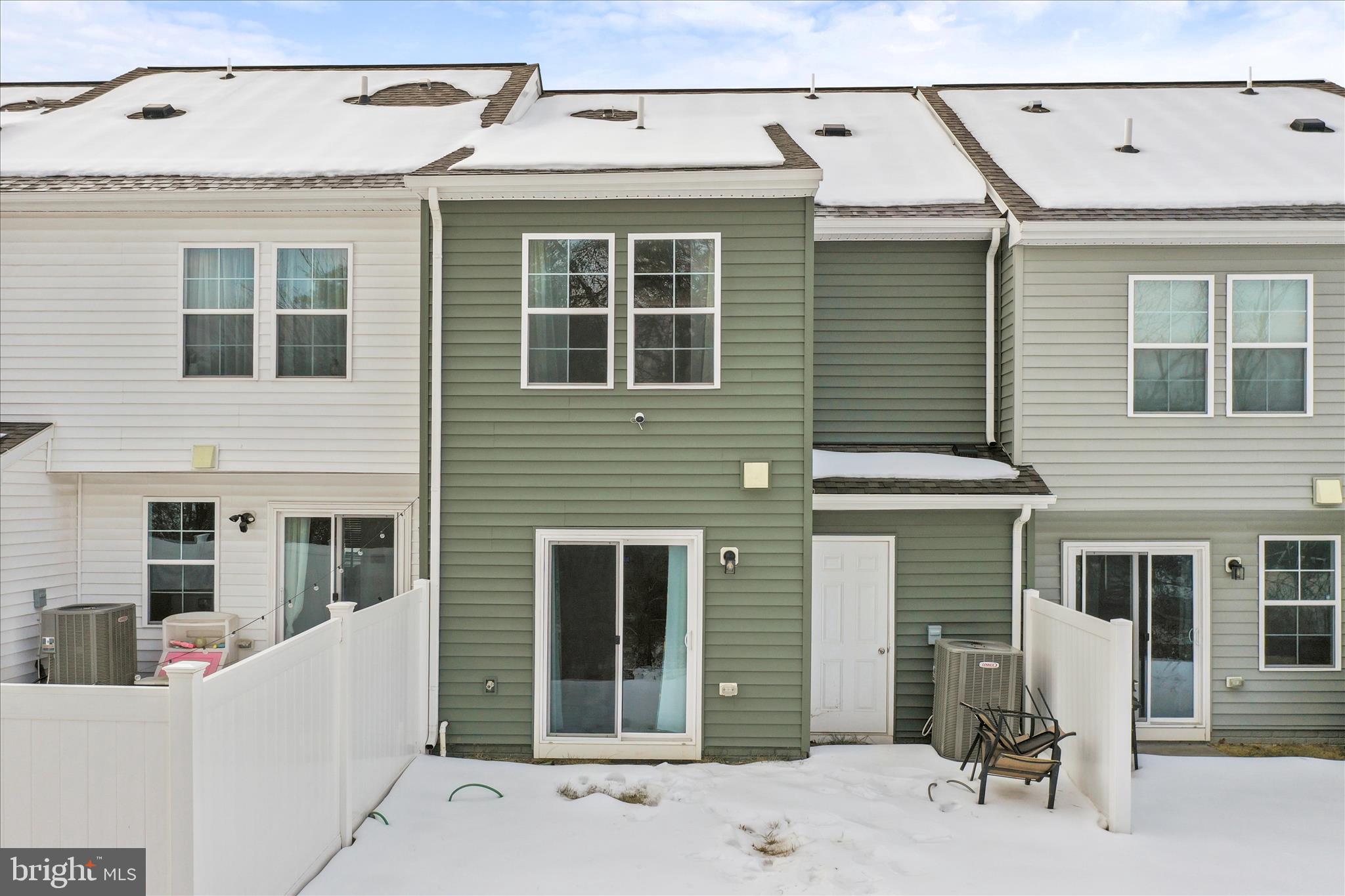 WHISPERING PINES - Residential