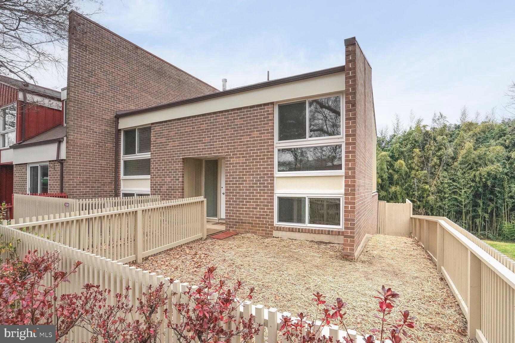 RESTON - Residential