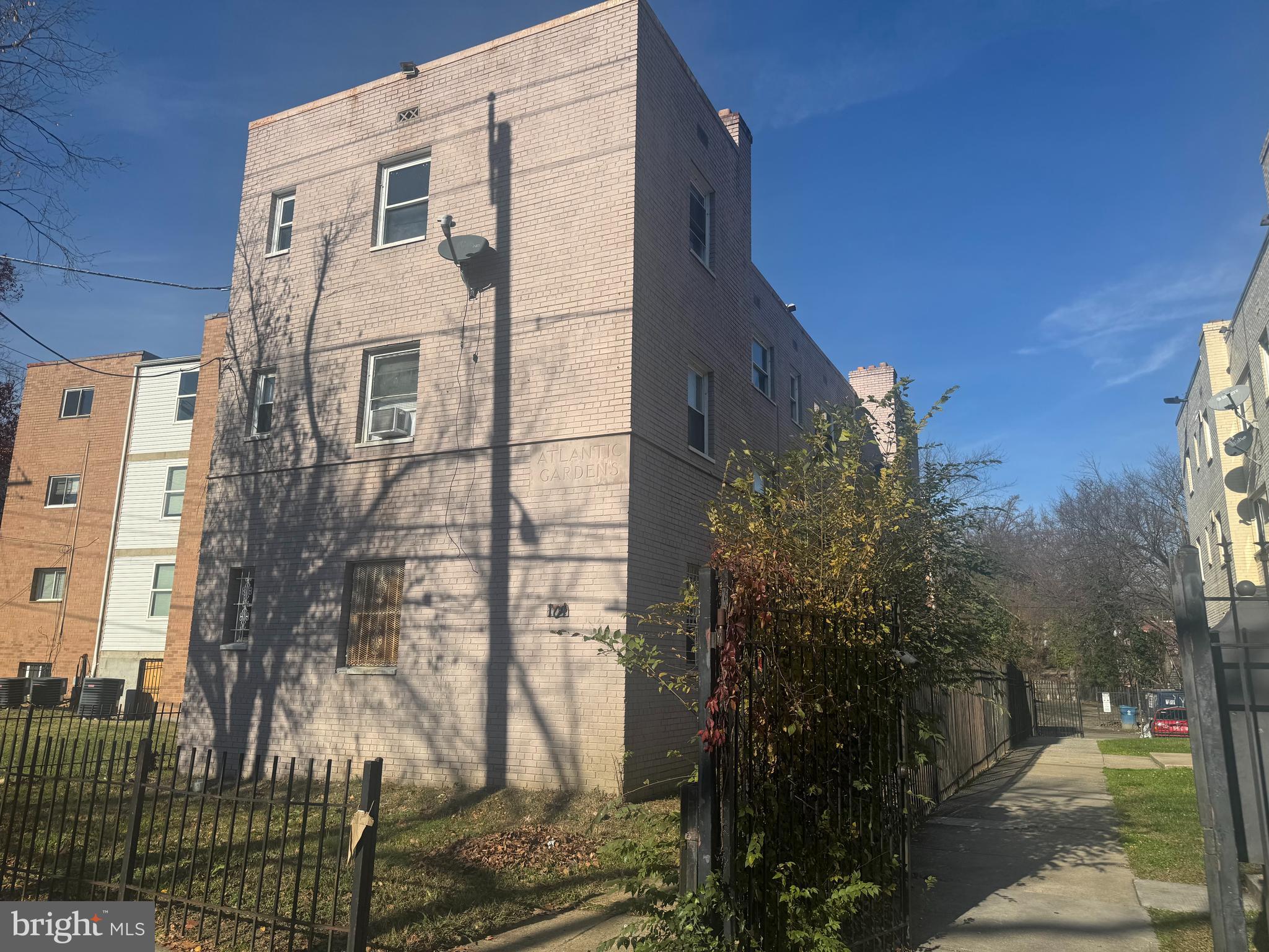 CONGRESS HEIGHTS - Commercial Sale