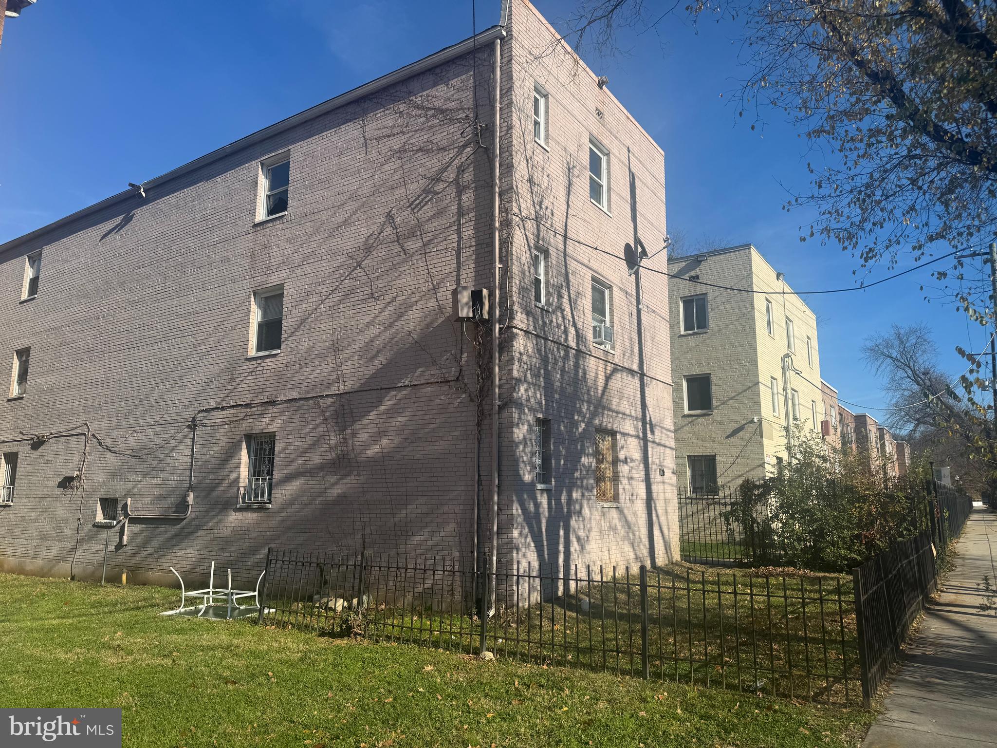 CONGRESS HEIGHTS - Commercial Sale