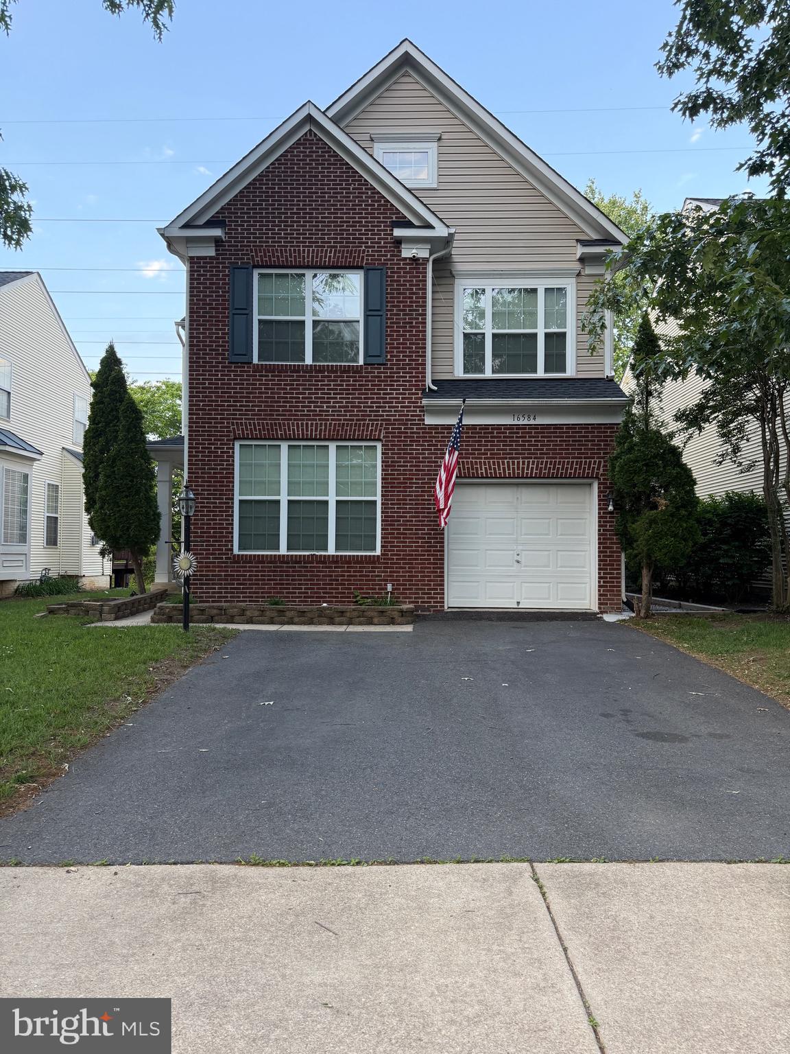 Beautiful single family home in Dumfries behind Allen dent Rd. A lot of upgrades from upper level to basement. New backyard patio installed.