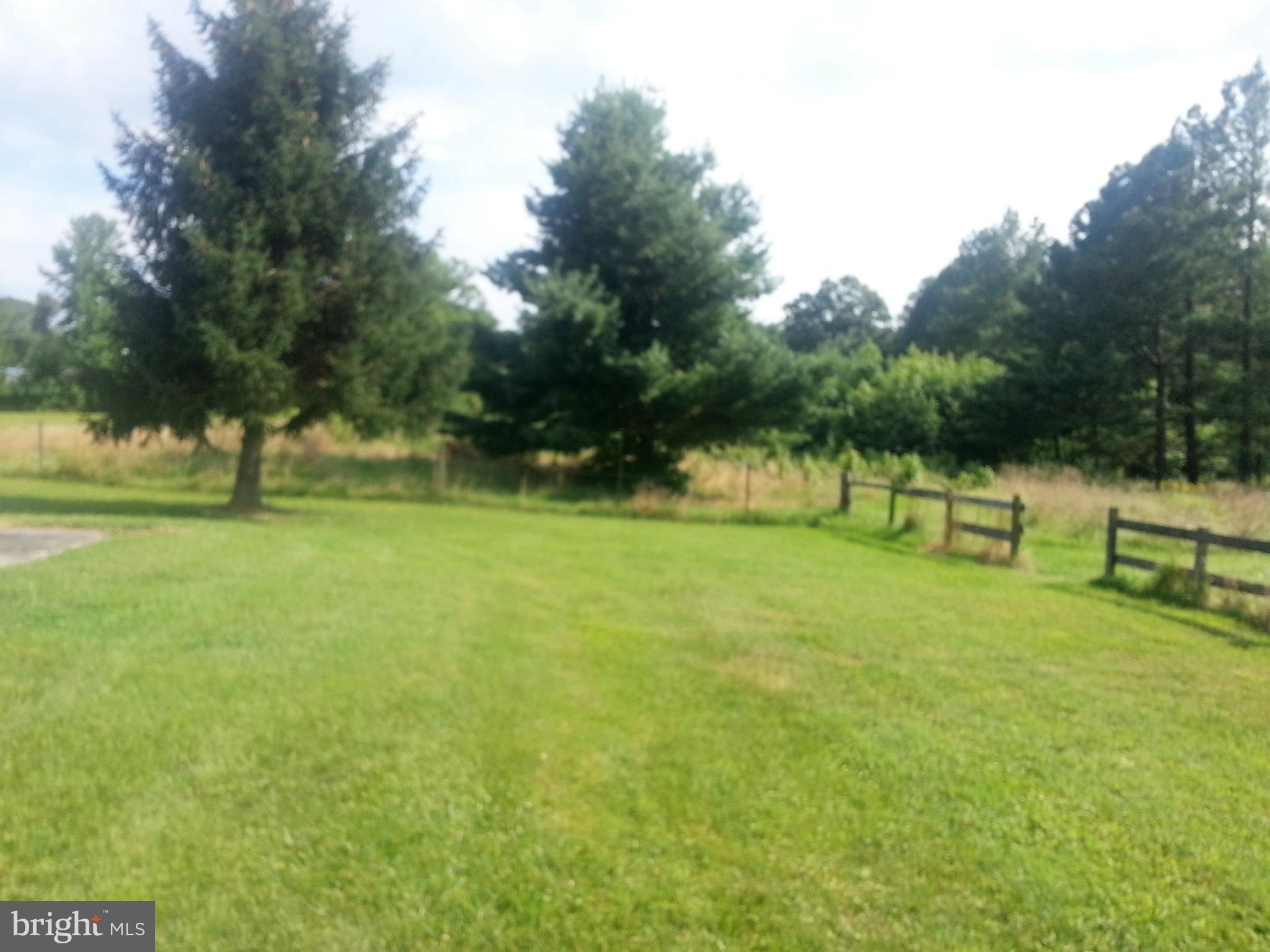 MIDDLE RIVER - Land