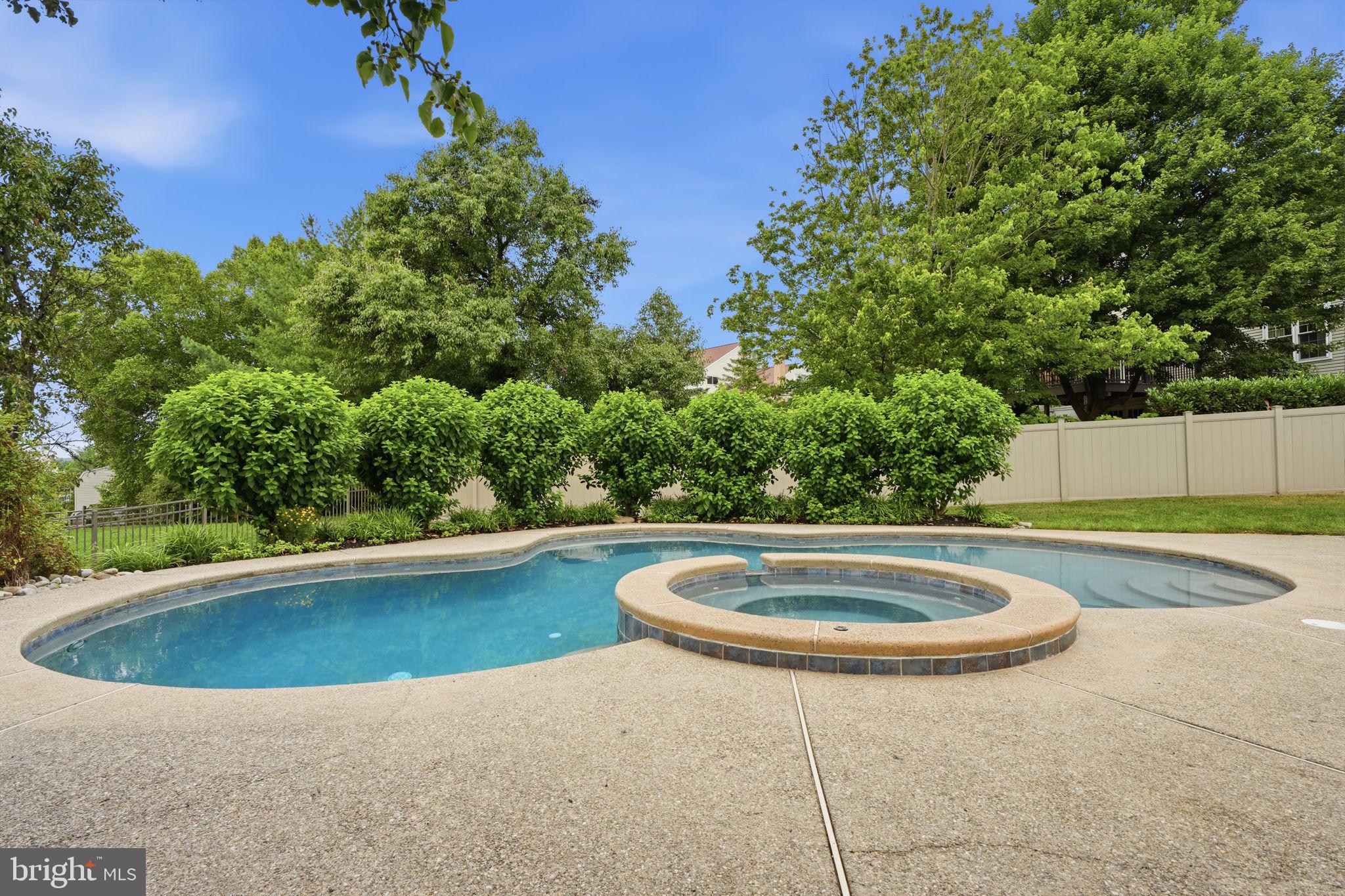 DOYLESTOWN KNOLL - Residential