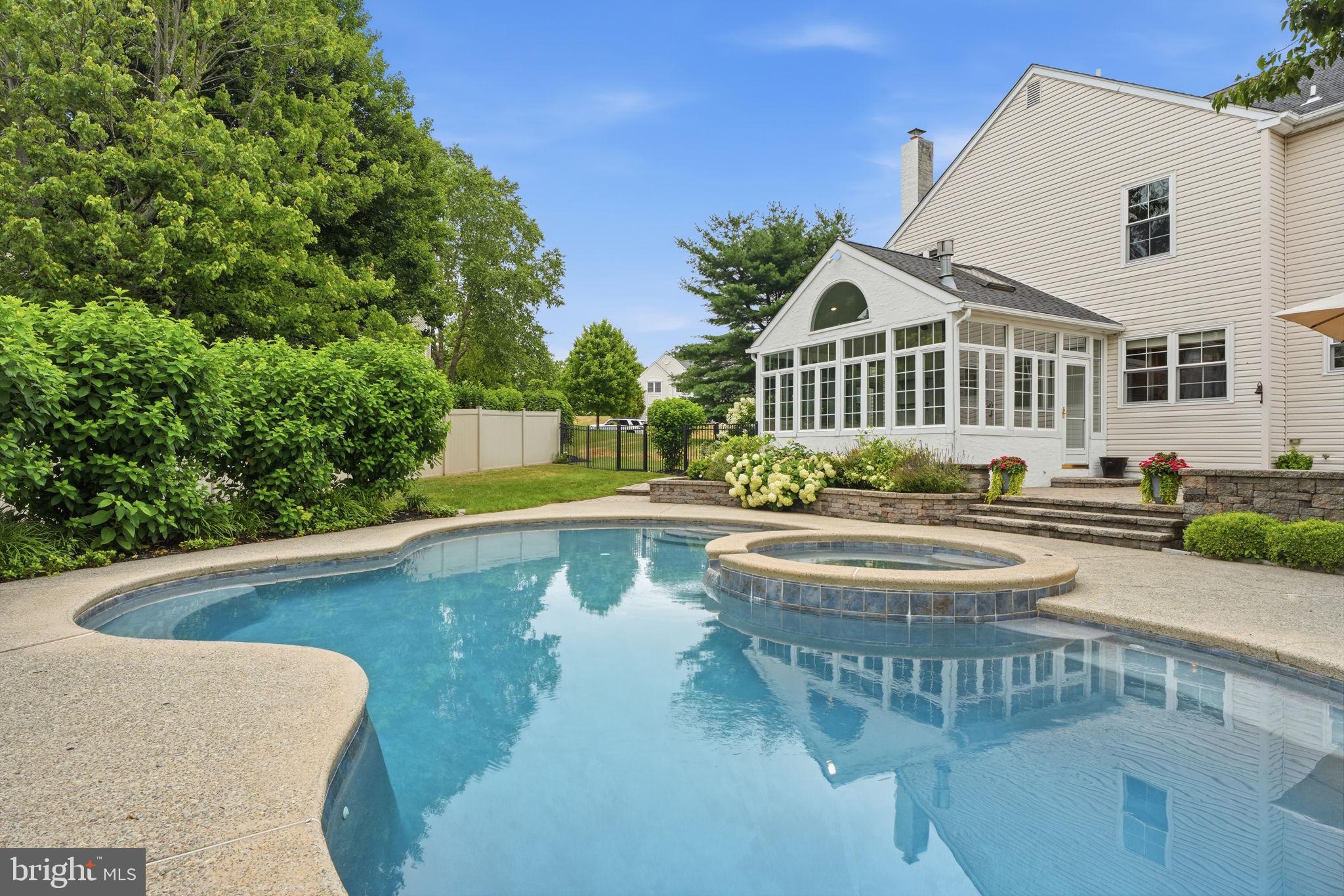 DOYLESTOWN KNOLL - Residential