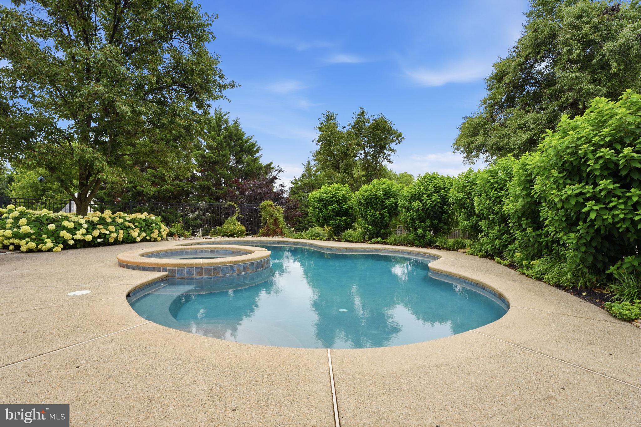 DOYLESTOWN KNOLL - Residential