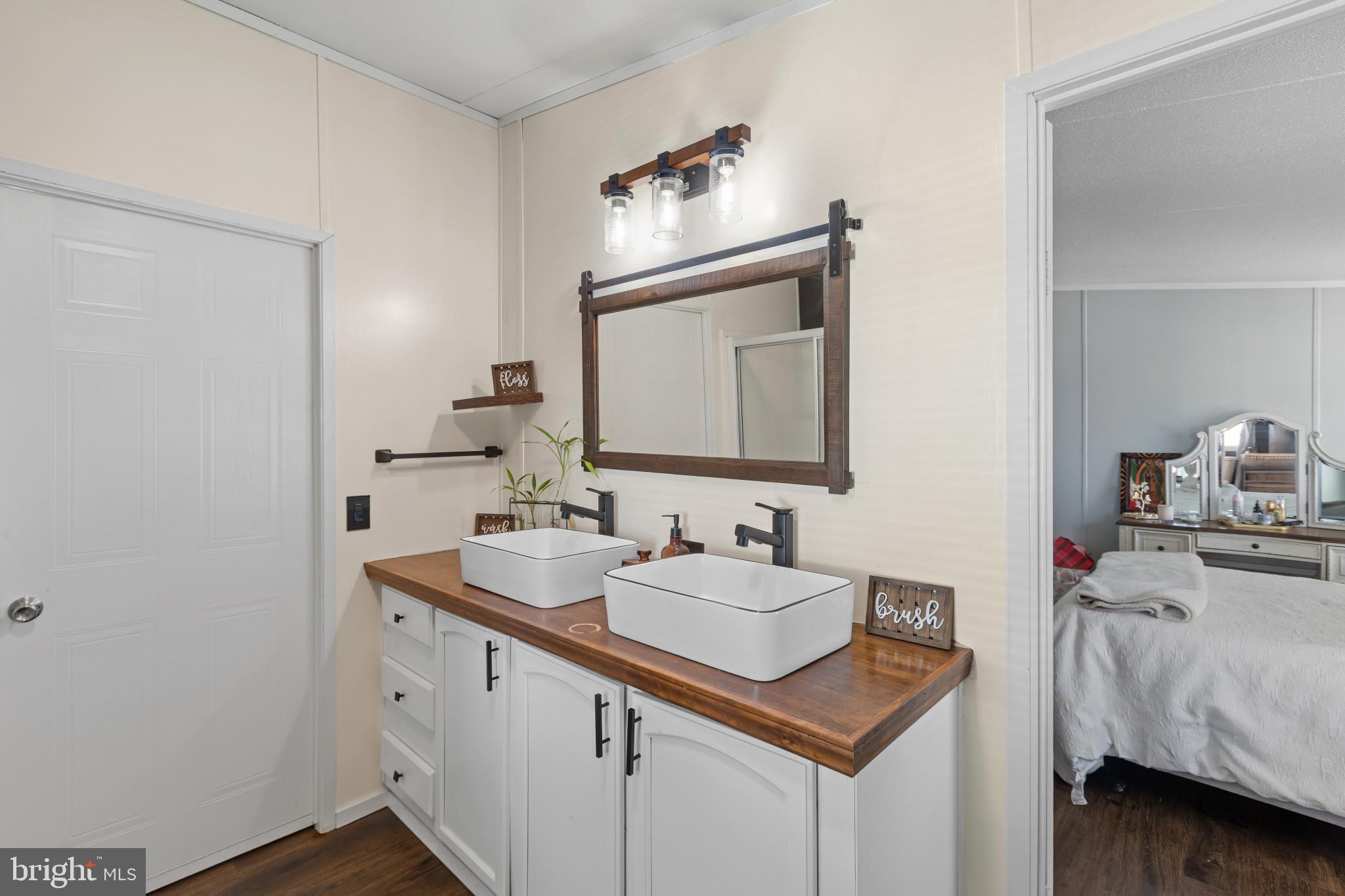 MIDWAY MOBILE VILLAGE - Residential