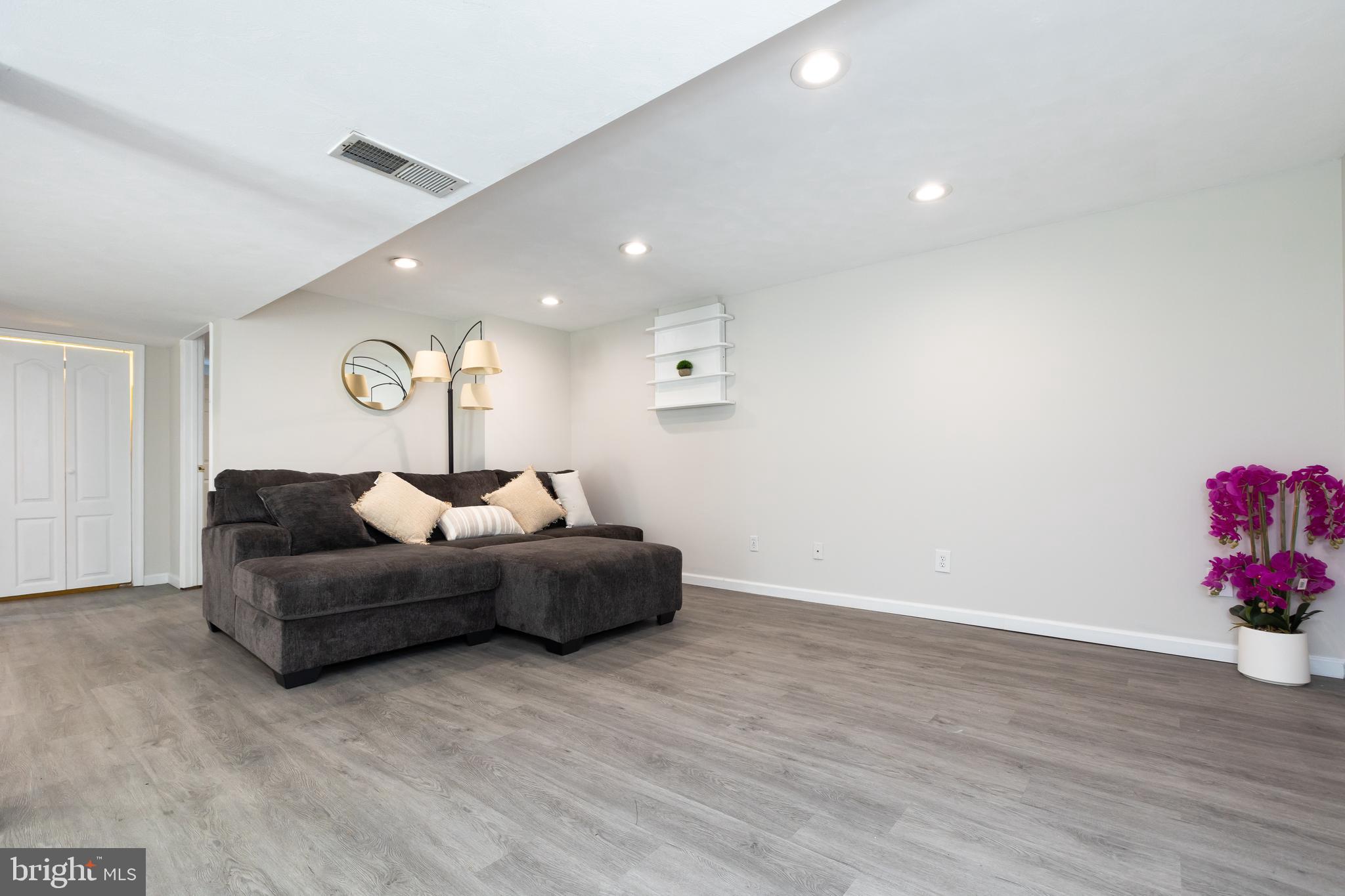 GWYNN ACRES - Residential
