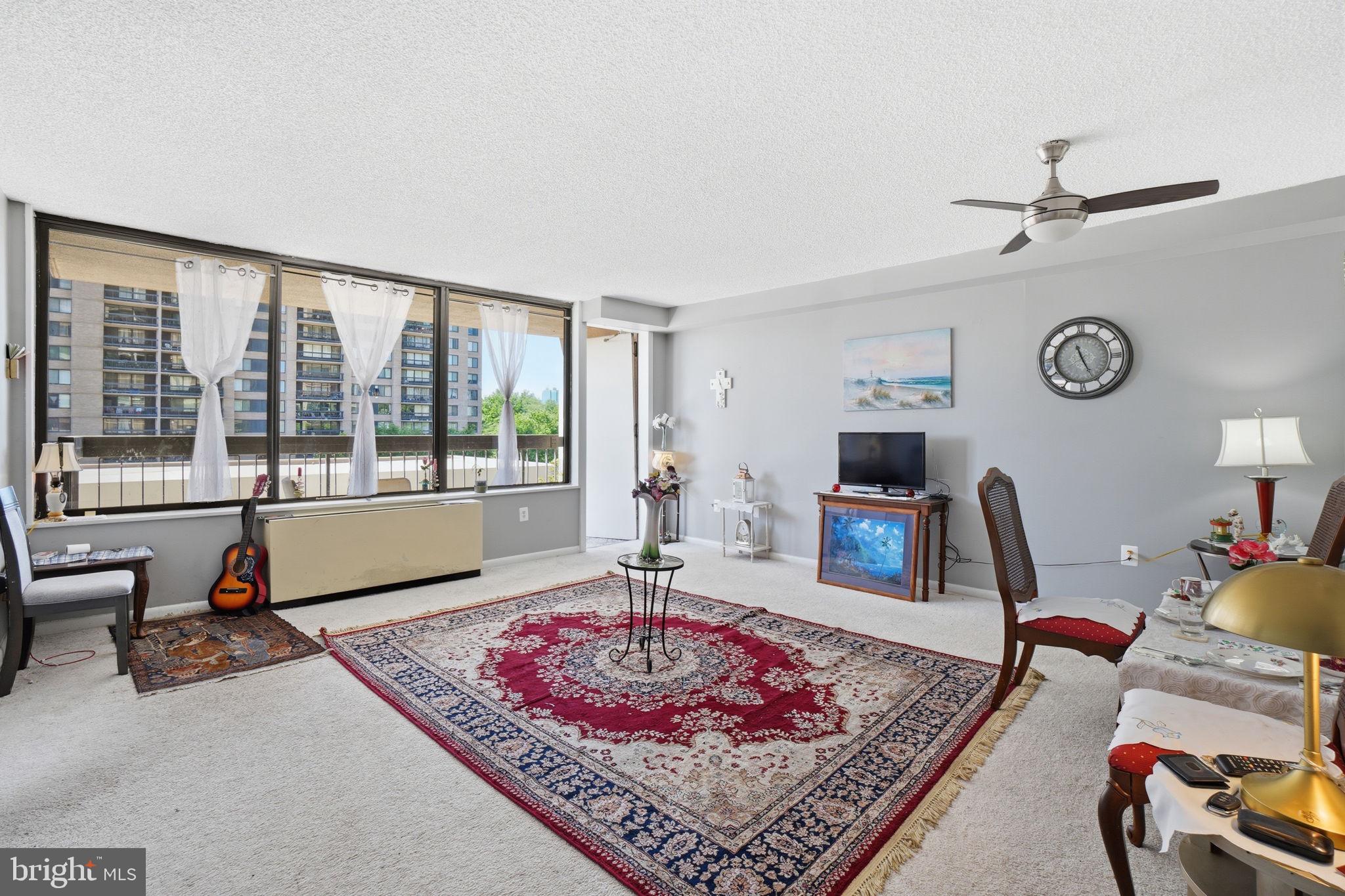 SKYLINE PLAZA - Residential