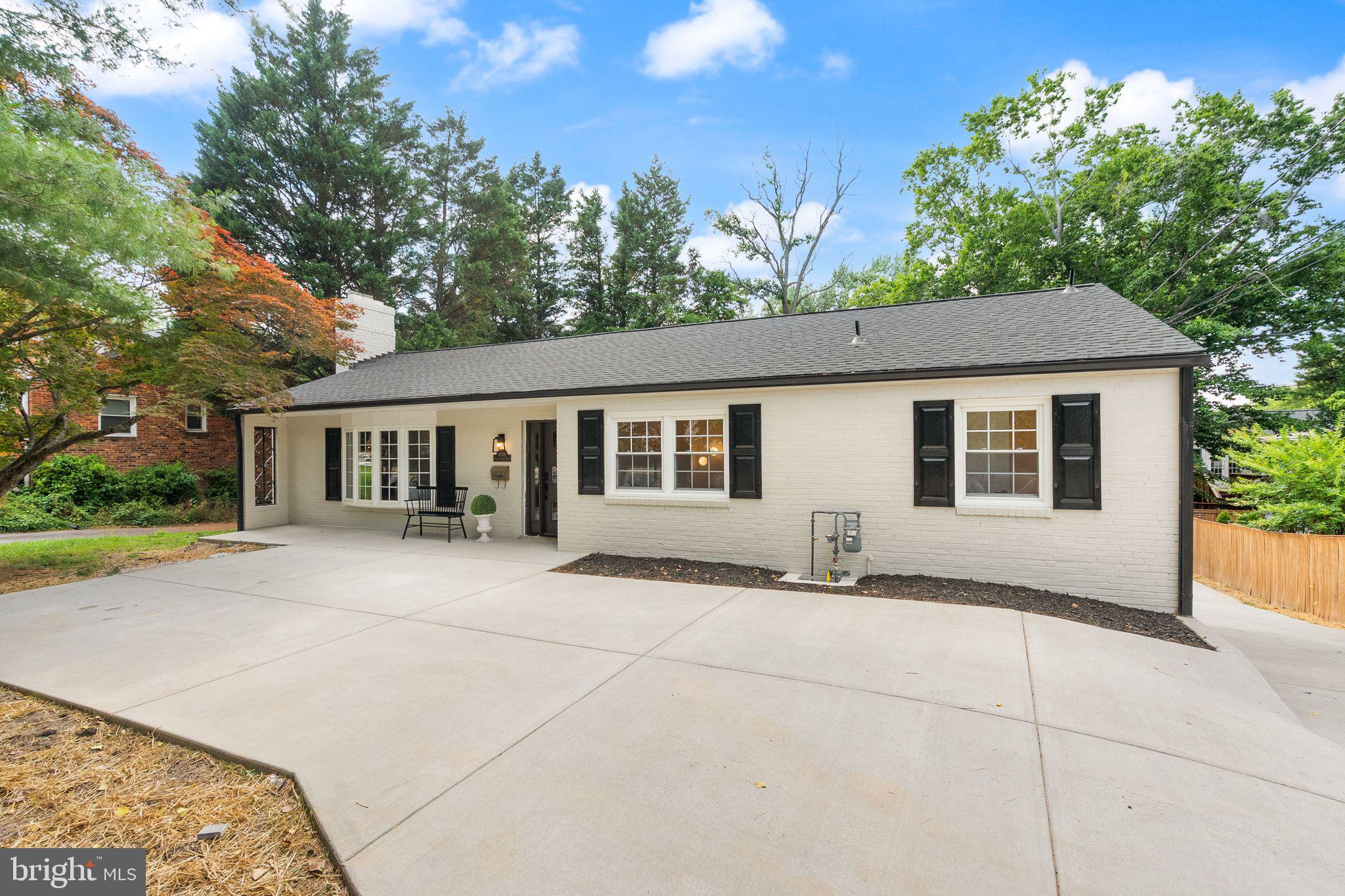 GOLF CLUB MANOR - Residential
