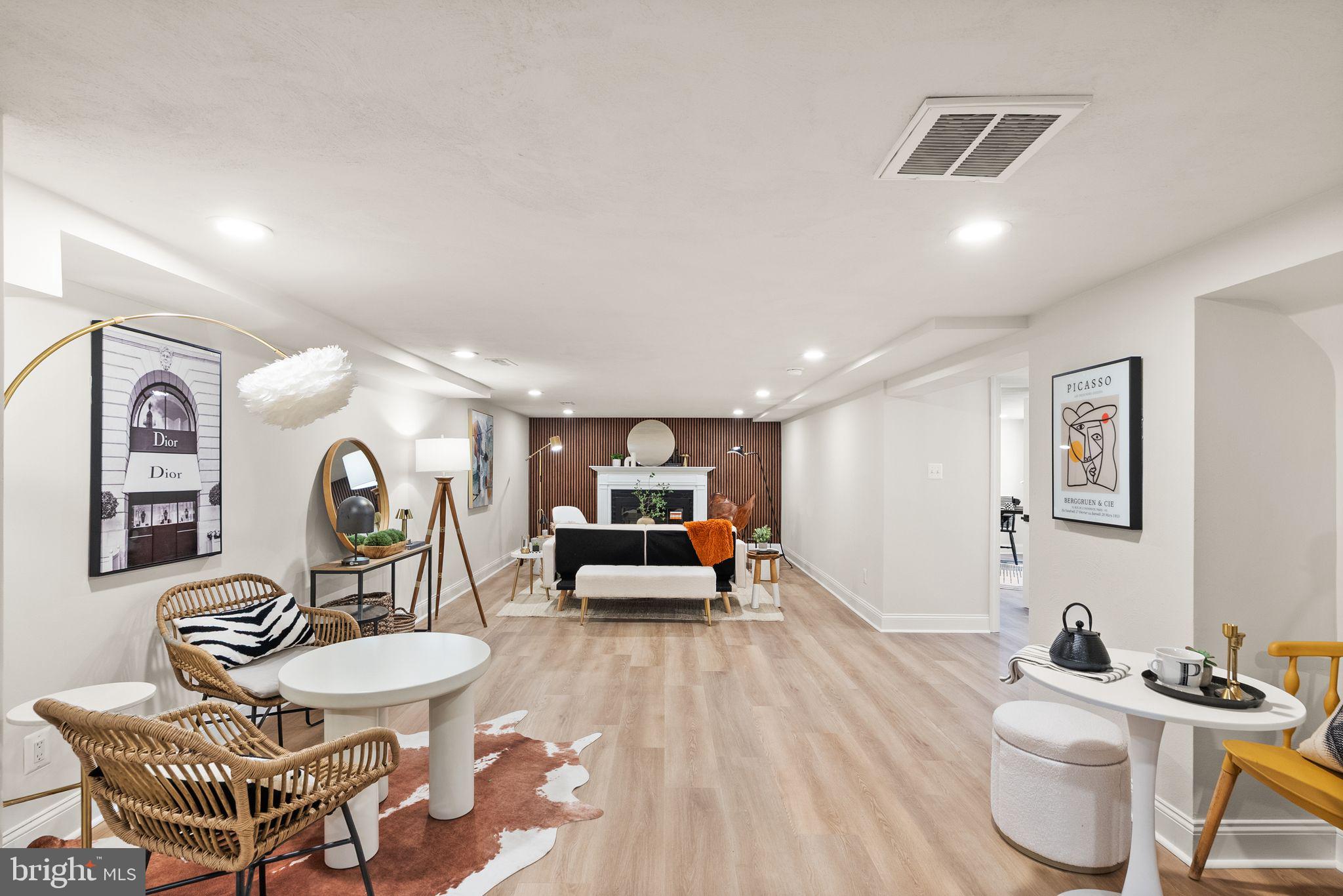 GOLF CLUB MANOR - Residential