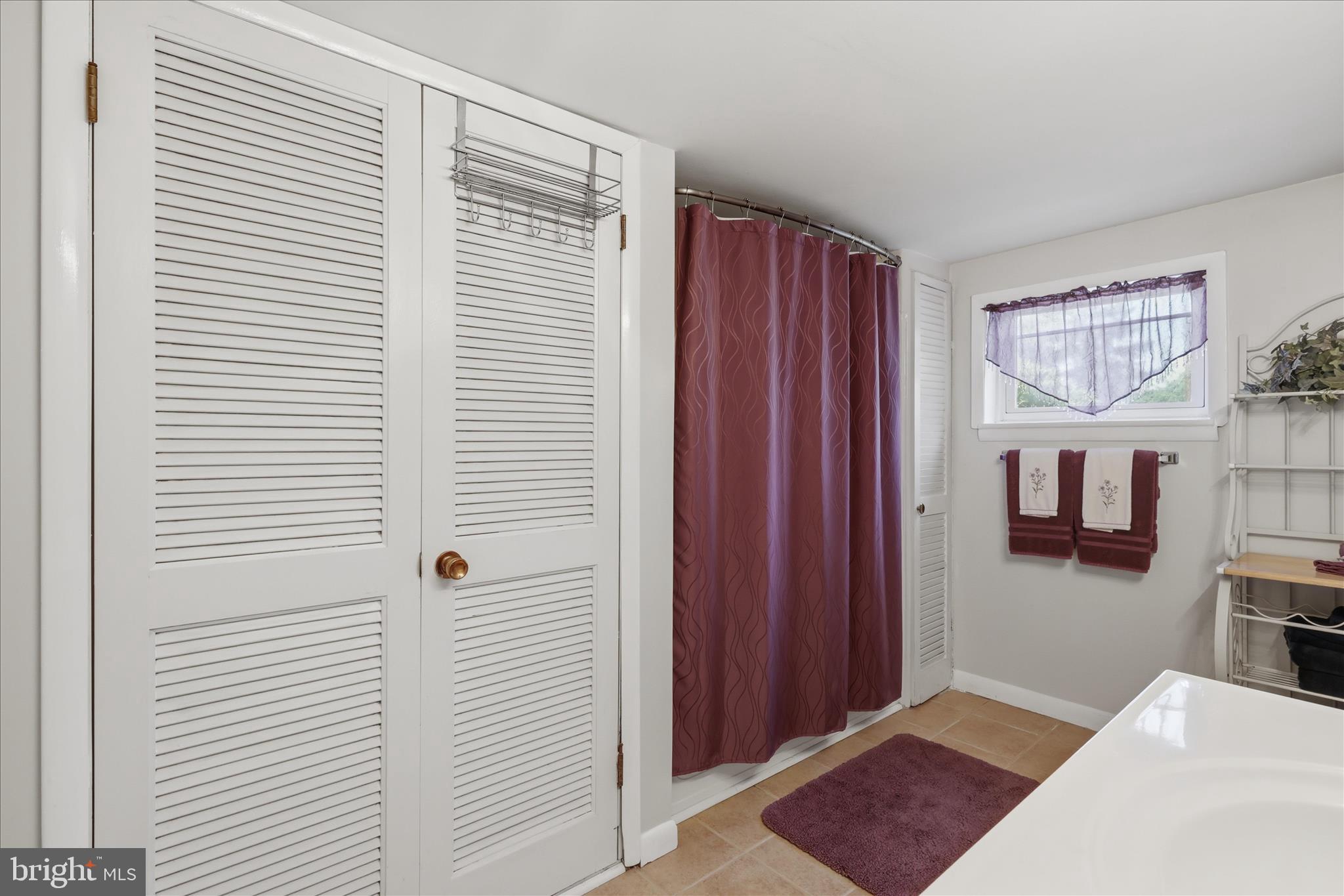 GROVE HILL - Residential