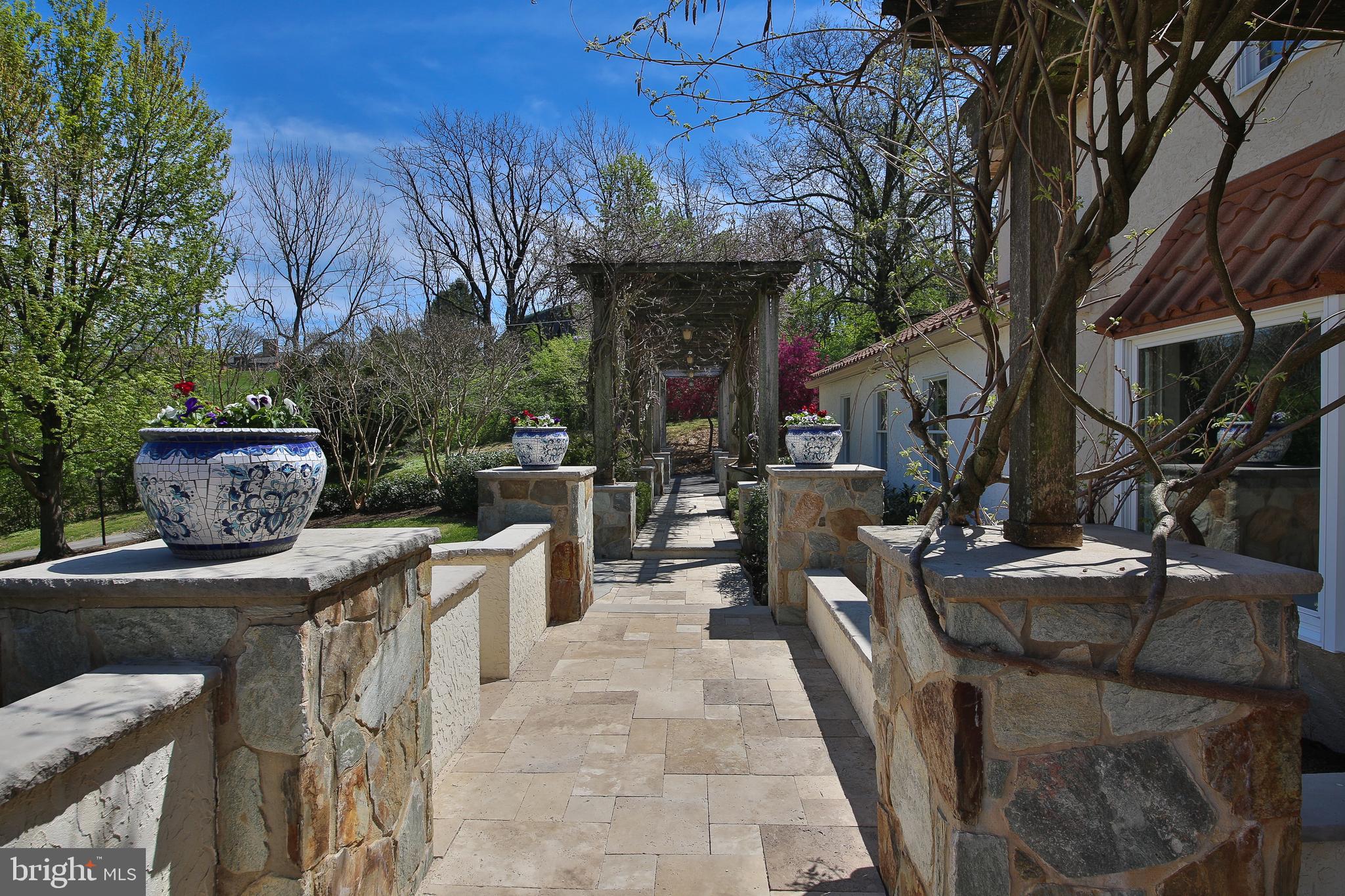 MIQUON - Residential